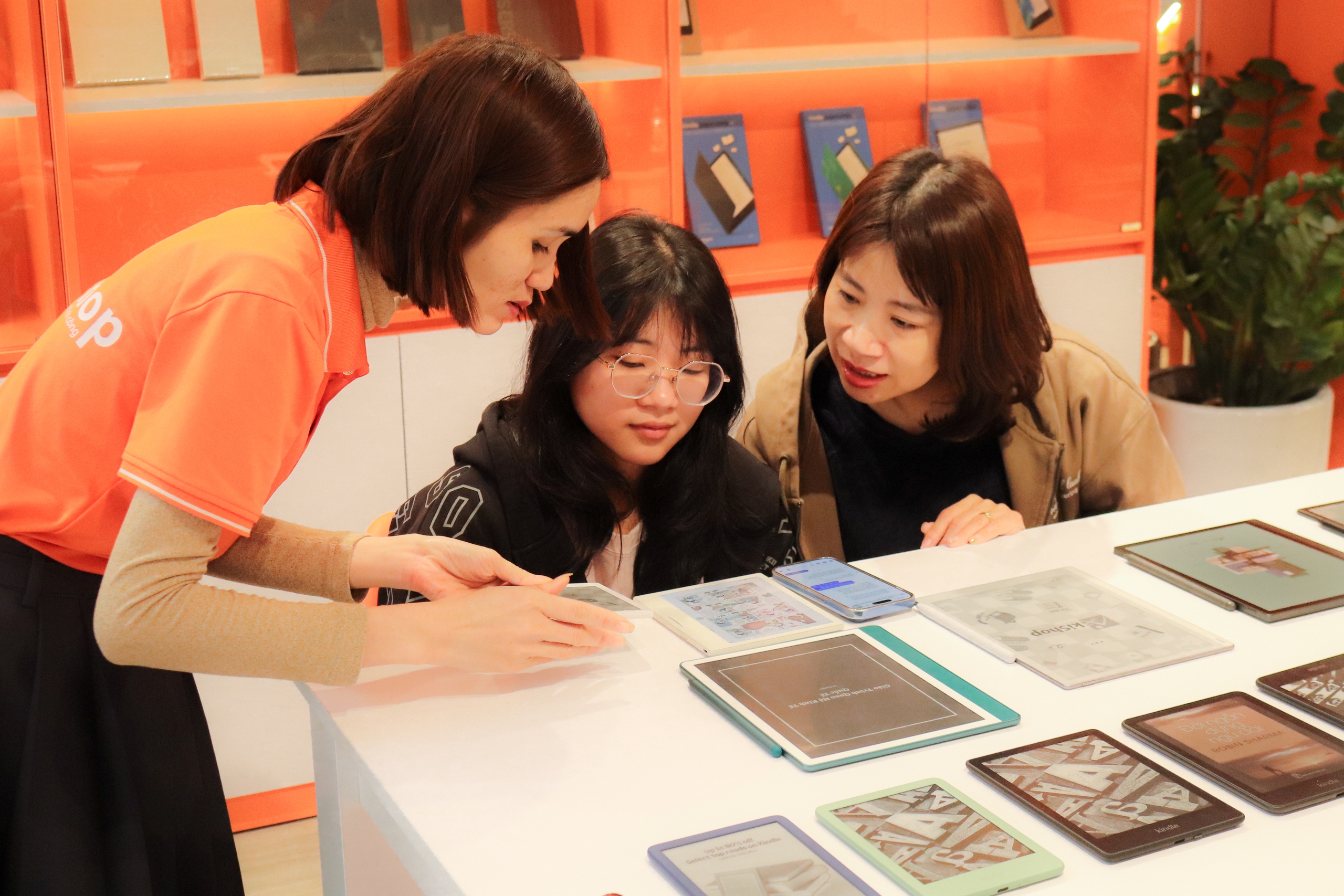 M&aacute;y đọc s&aacute;ch điện tử, thiết bị đa năng thời c&ocirc;ng nghệ số- Ảnh 1.