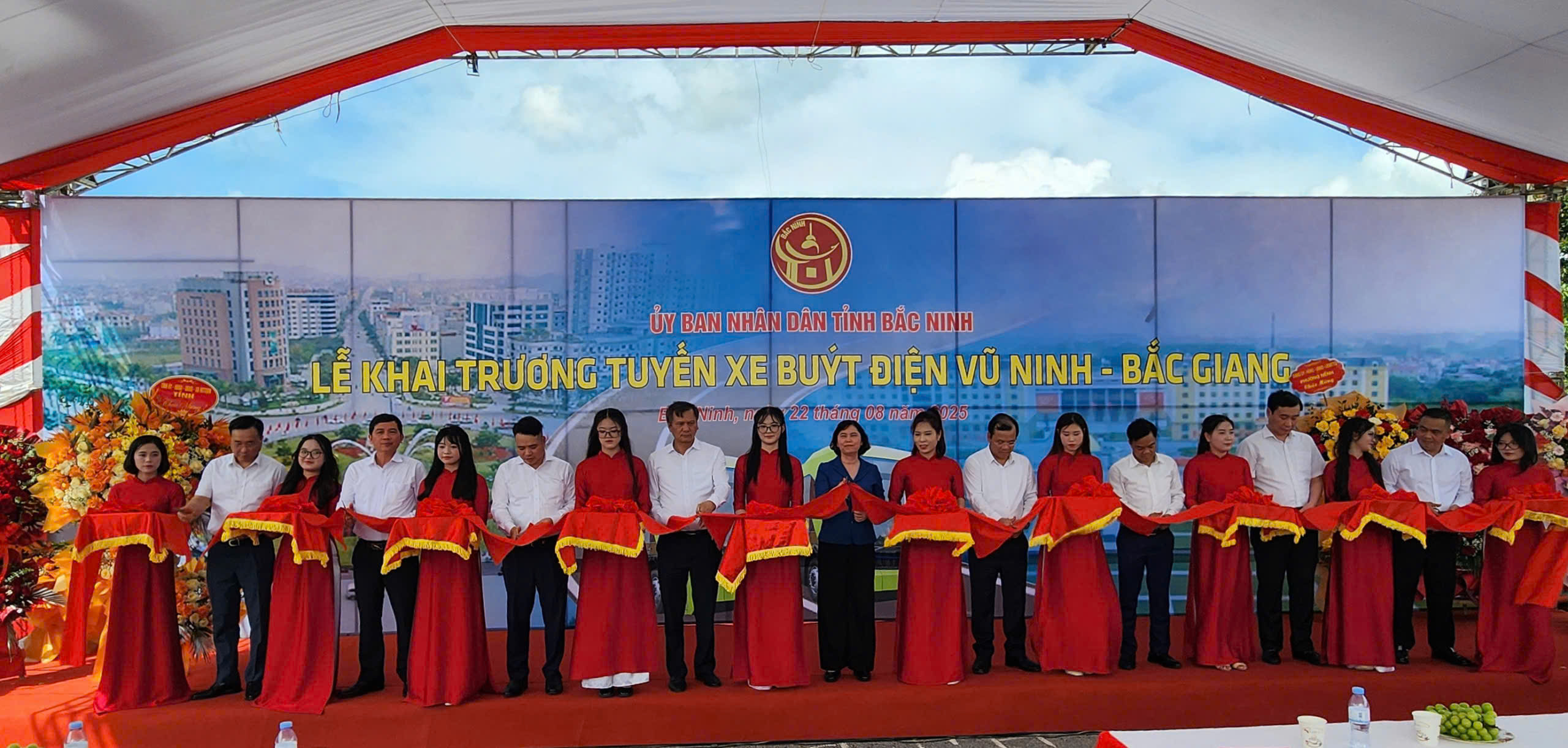 Bắc Ninh ch&iacute;nh thức c&oacute; tuyến bu&yacute;t điện đầu ti&ecirc;n- Ảnh 2.