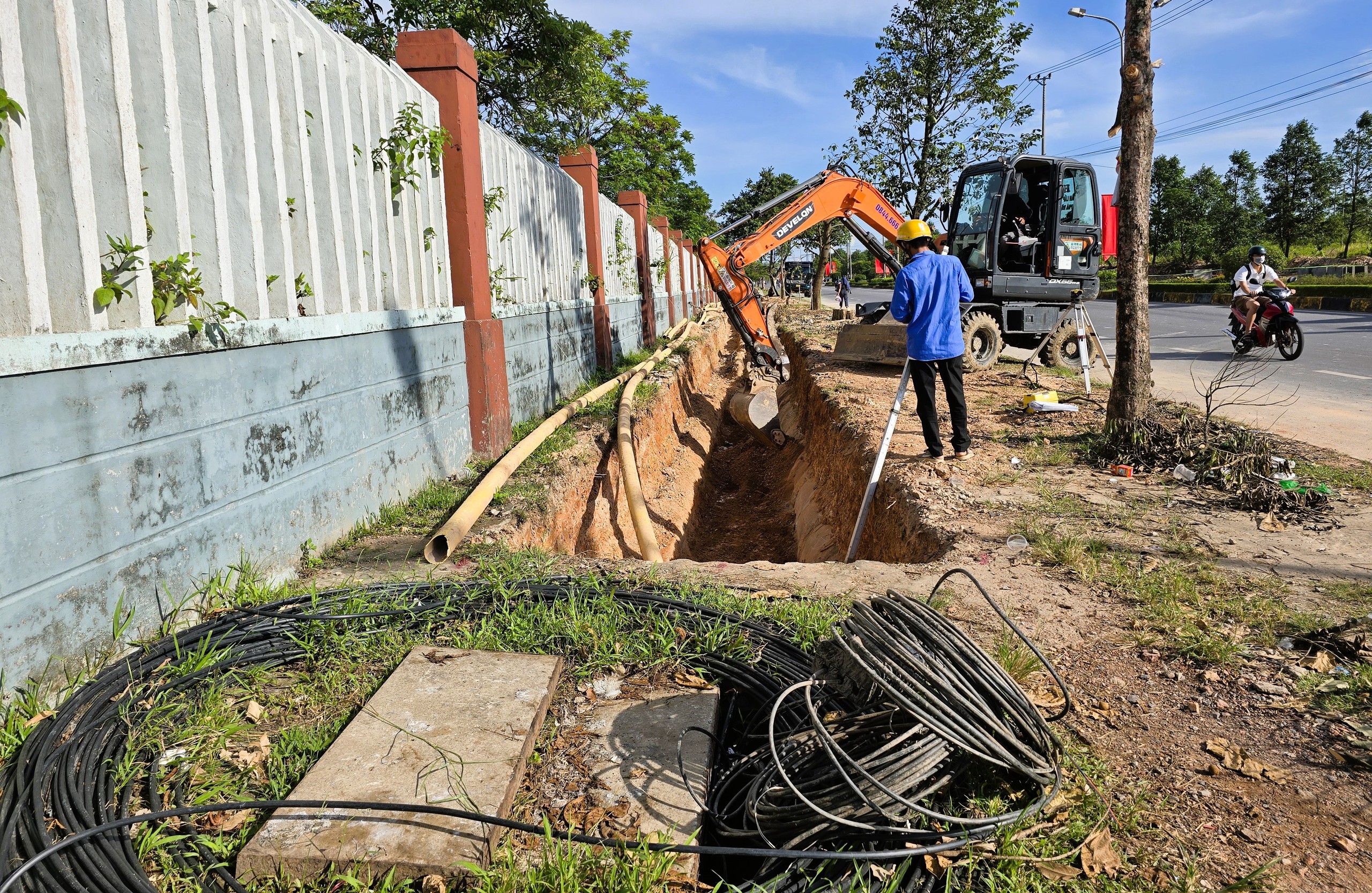 Quảng Trị: Dự &aacute;n trăm tỷ đồng cải tạo vỉa h&egrave; đường H&ugrave;ng Vương đang triển khai thế n&agrave;o?- Ảnh 13.