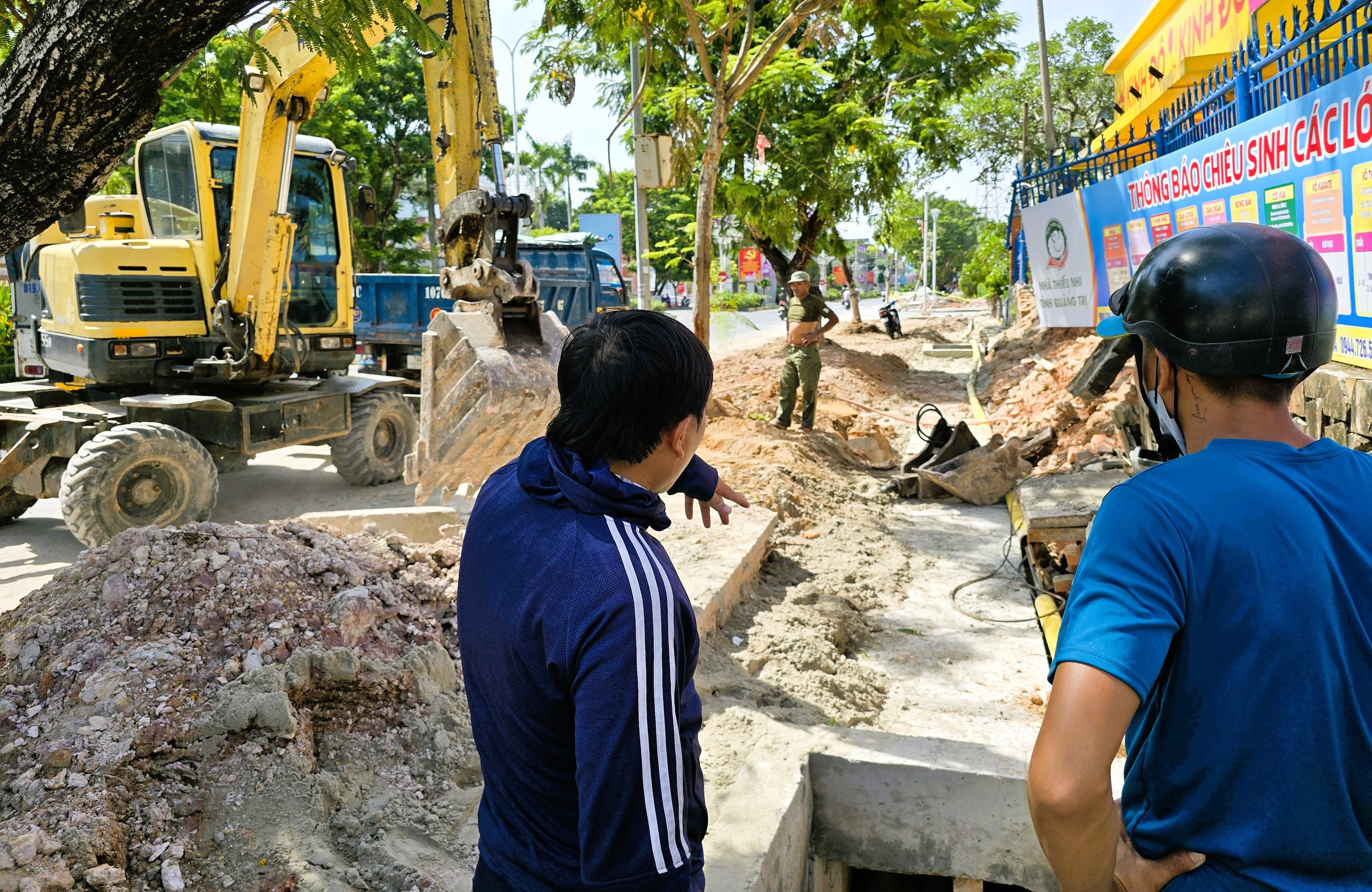 Quảng Trị: Dự &aacute;n trăm tỷ đồng cải tạo vỉa h&egrave; đường H&ugrave;ng Vương đang triển khai thế n&agrave;o?- Ảnh 15.