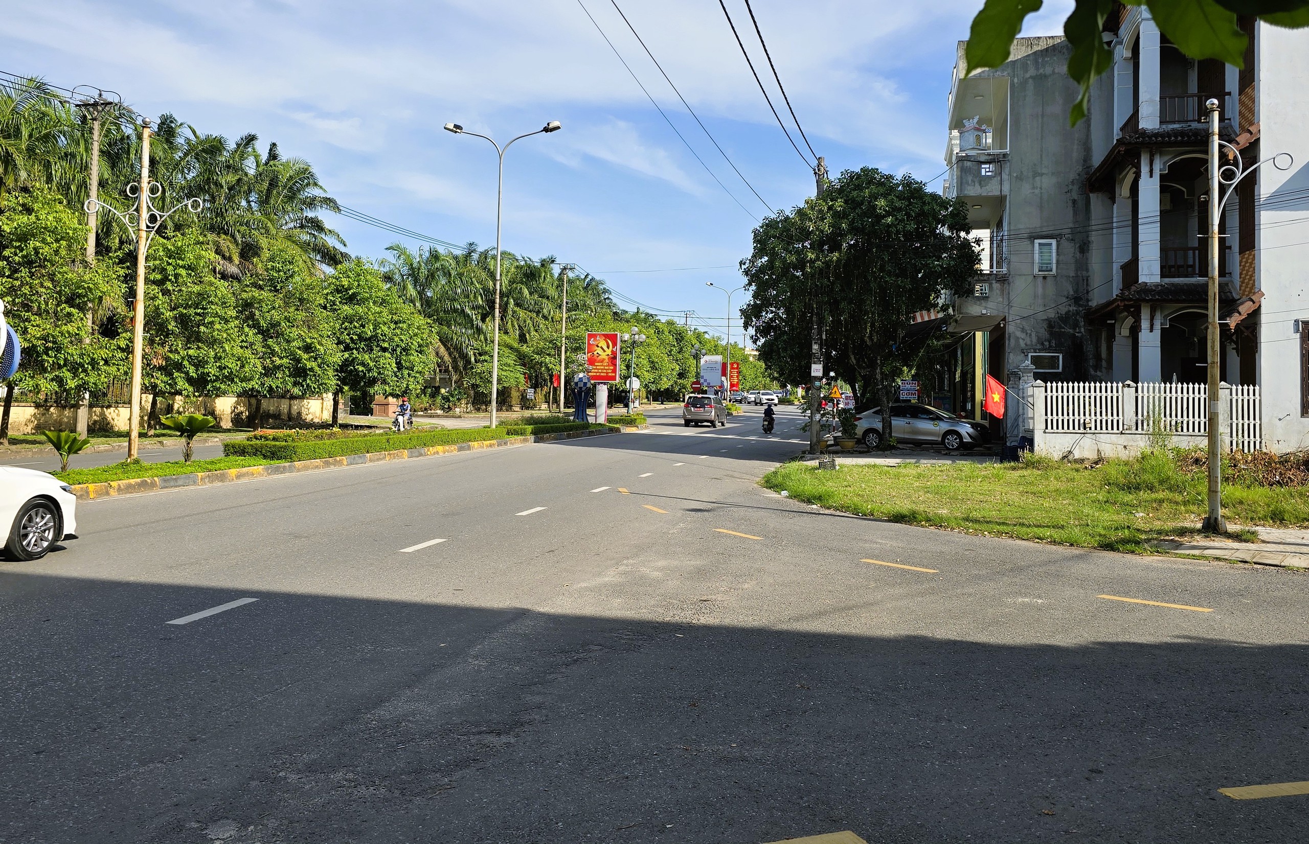 Quảng Trị: Dự &aacute;n trăm tỷ đồng cải tạo vỉa h&egrave; đường H&ugrave;ng Vương đang triển khai thế n&agrave;o?- Ảnh 7.