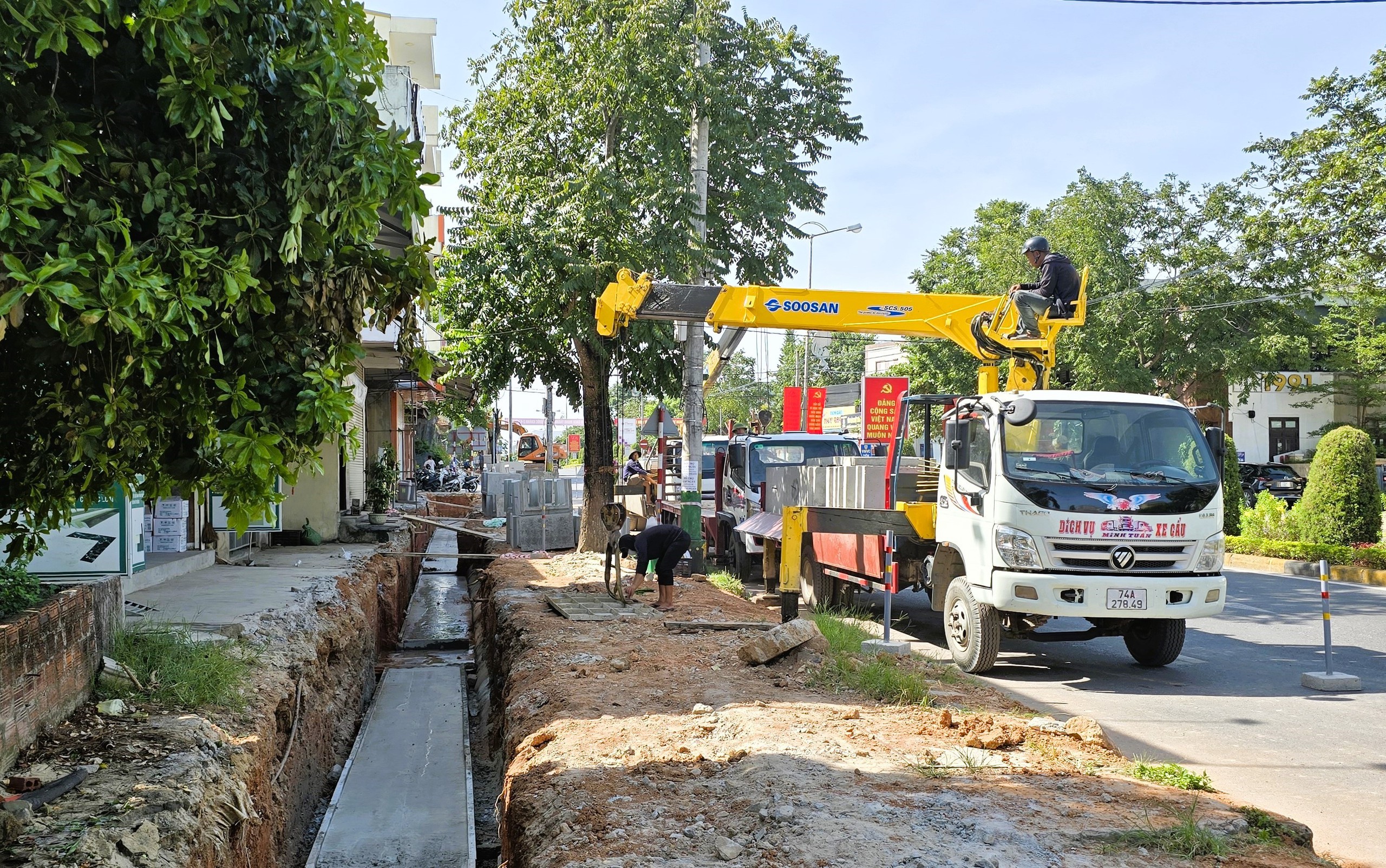 Quảng Trị: Dự &aacute;n trăm tỷ đồng cải tạo vỉa h&egrave; đường H&ugrave;ng Vương đang triển khai thế n&agrave;o?- Ảnh 9.