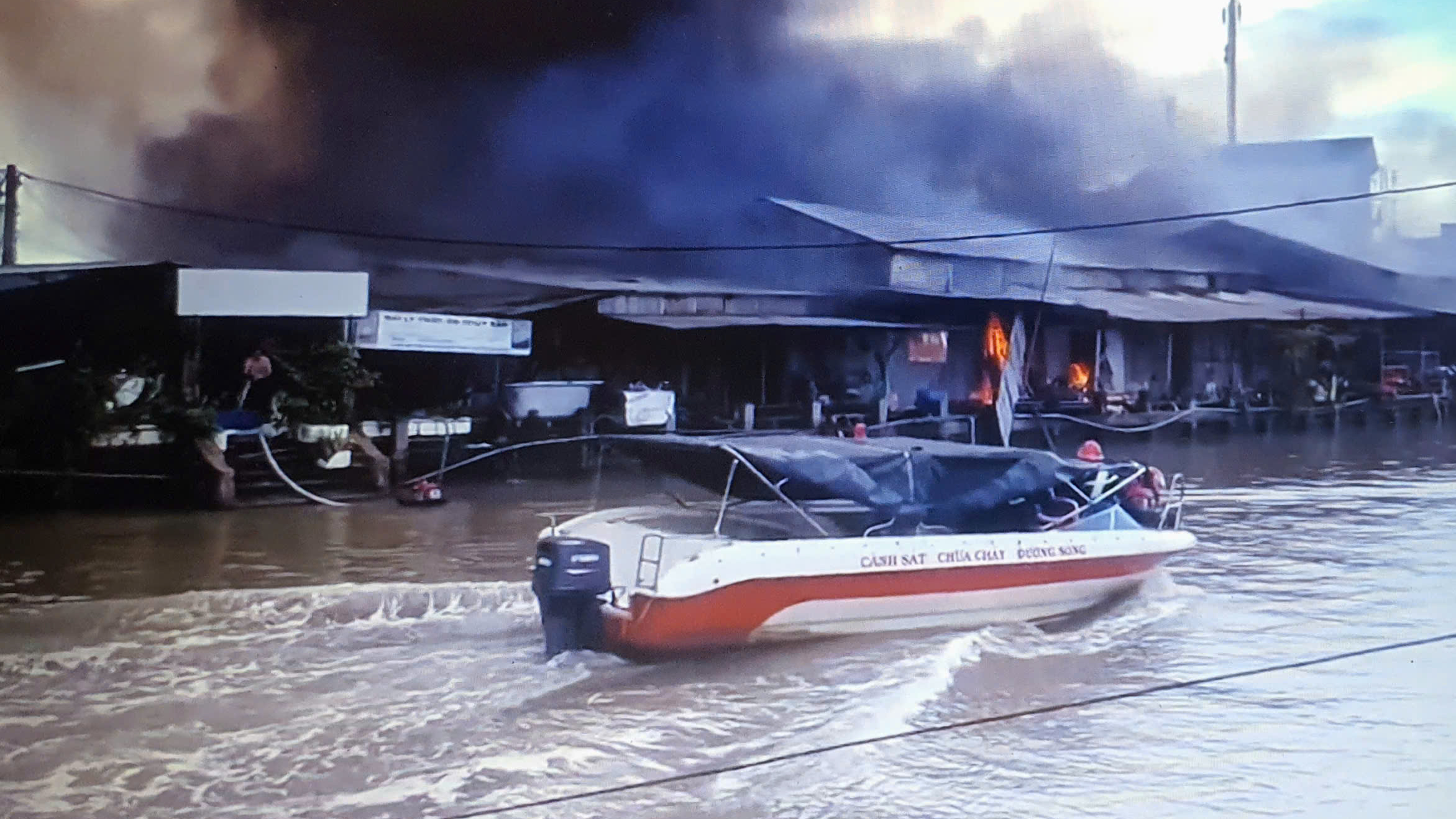 Ch&aacute;y lớn trong chợ ở C&agrave; Mau- Ảnh 2.