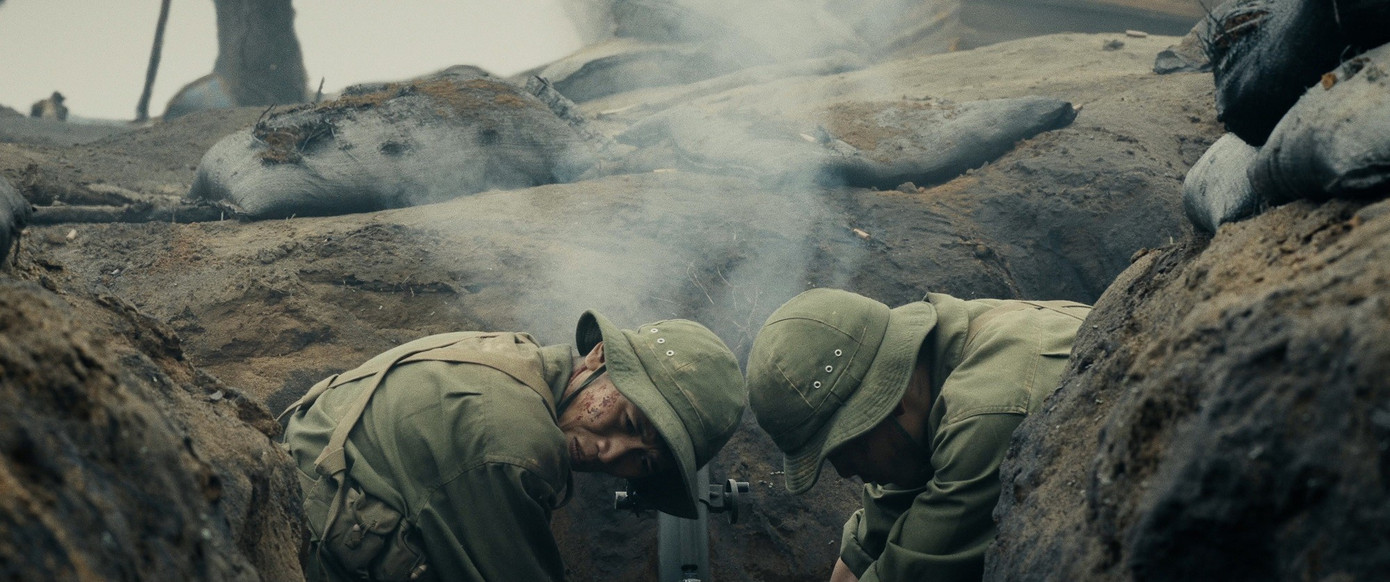 Phim "Mưa đỏ" gây sốt trong ngày đầu ra rạp- Ảnh 6. Phim "Mưa đỏ" gây sốt trong ngày đầu ra rạp- Ảnh 6.