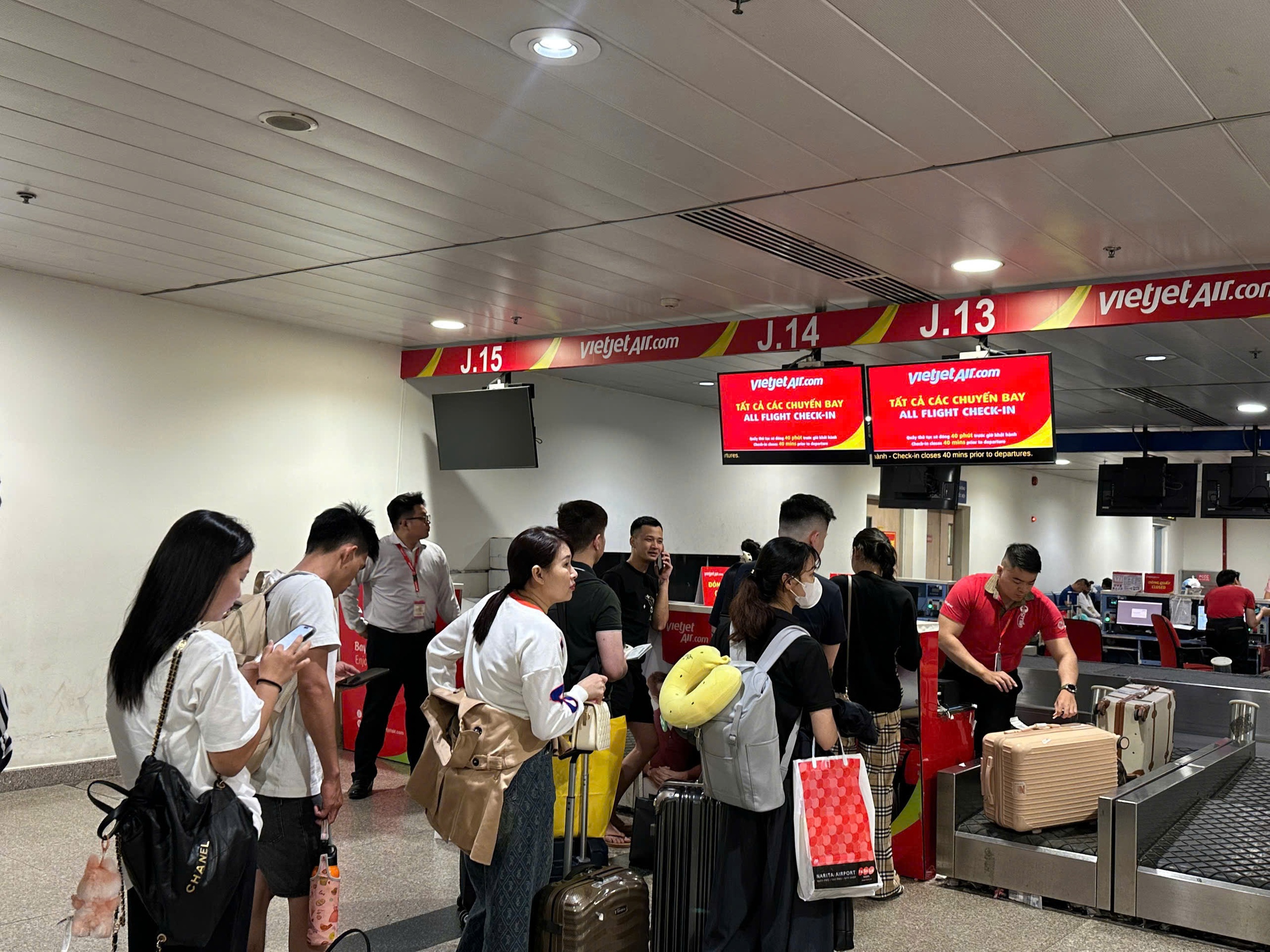 Ga T3 &ldquo;chia lửa&rdquo;, T&acirc;n Sơn Nhất sẵn s&agrave;ng cao điểm Quốc kh&aacute;nh với 130.000 kh&aacute;ch/ng&agrave;y- Ảnh 1.