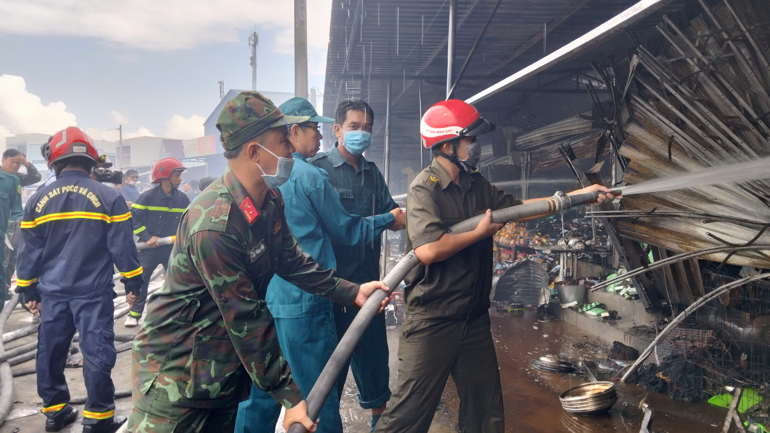 Người đ&agrave;n &ocirc;ng 63 tuổi mở van kh&oacute;a b&igrave;nh gas do ghen tu&ocirc;ng g&acirc;y vụ ch&aacute;y chợ ở C&agrave; Mau - Ảnh 1.