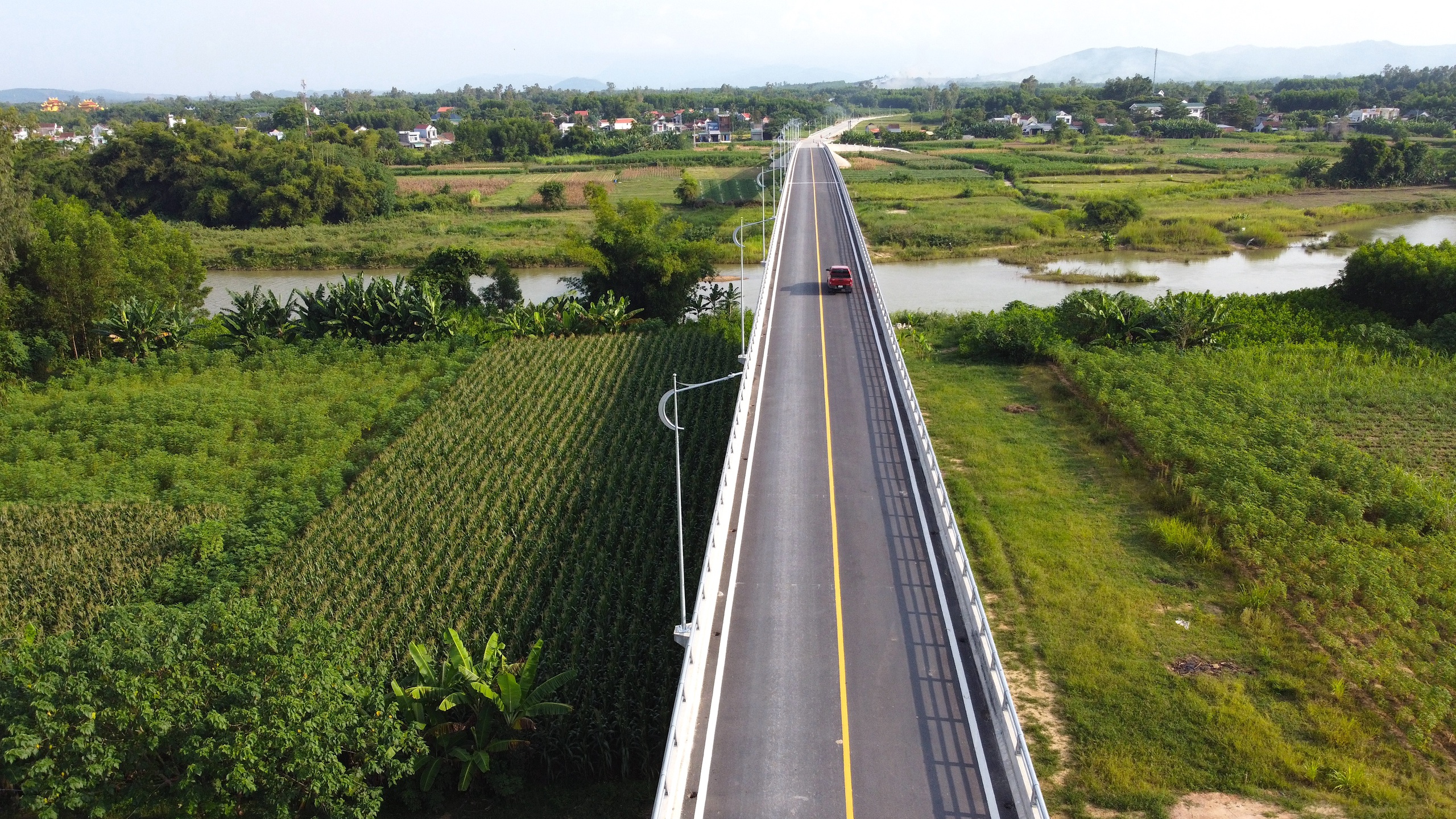 Cận cảnh cầu 150 tỷ đồng vừa ho&agrave;n th&agrave;nh ở Quảng Ng&atilde;i- Ảnh 4.