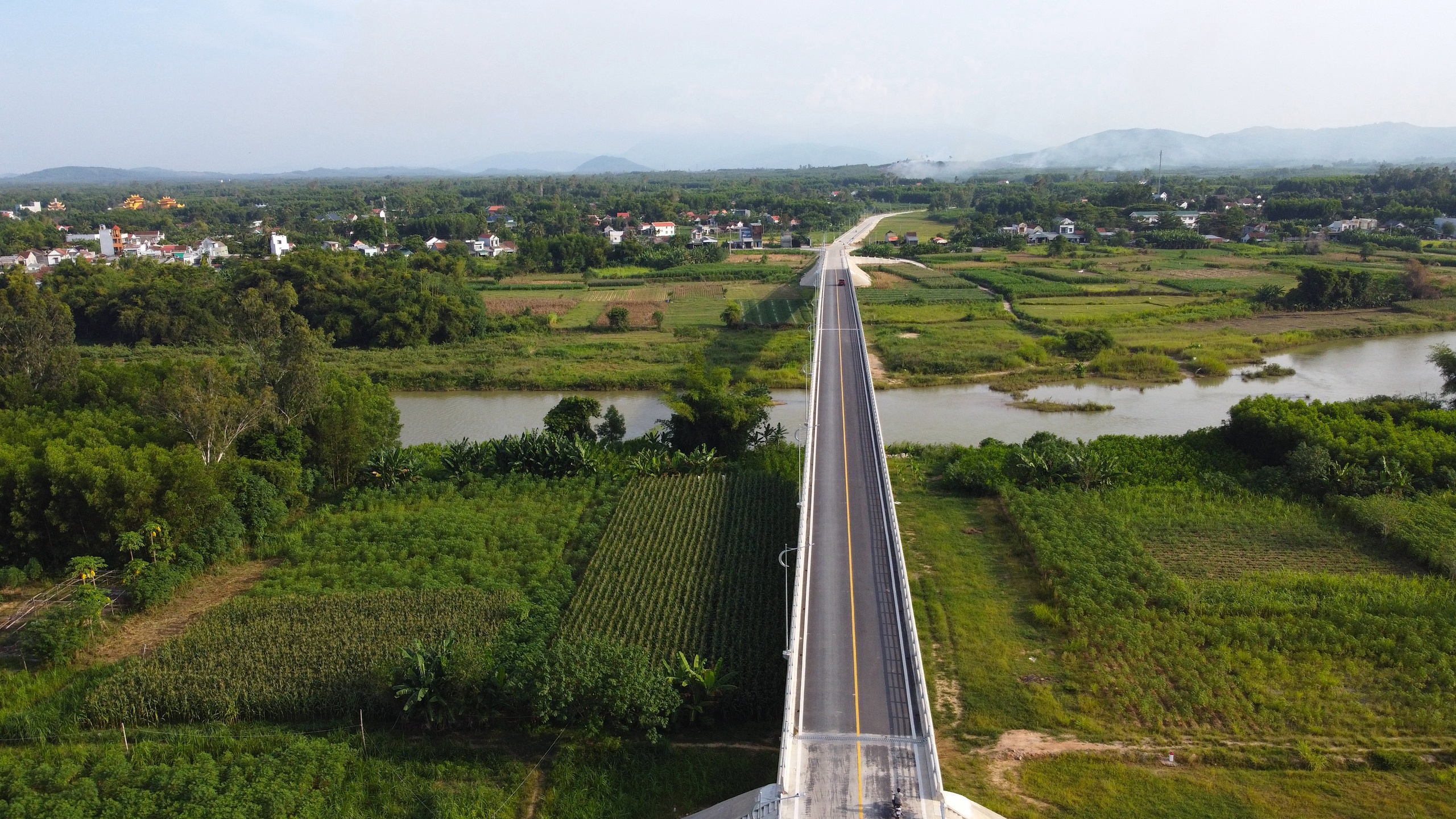 Cận cảnh cầu 150 tỷ đồng vừa ho&agrave;n th&agrave;nh ở Quảng Ng&atilde;i- Ảnh 2.