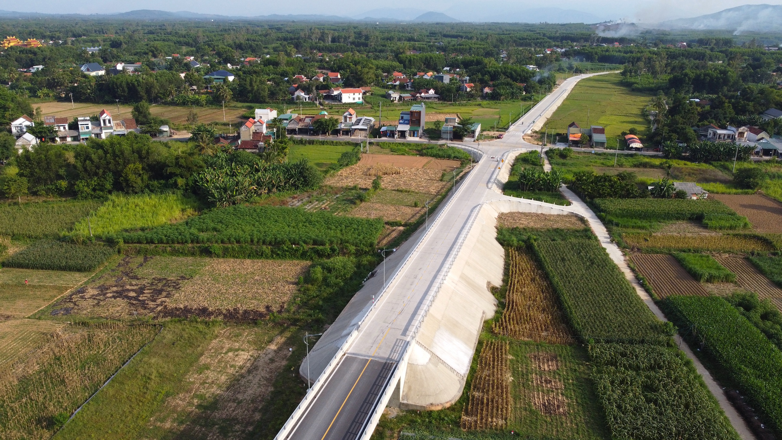 Cận cảnh cầu 150 tỷ đồng vừa ho&agrave;n th&agrave;nh ở Quảng Ng&atilde;i- Ảnh 10.