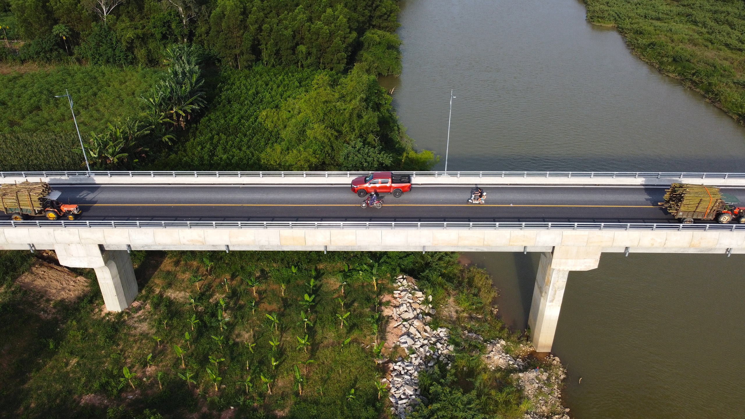 Cận cảnh cầu 150 tỷ đồng vừa ho&agrave;n th&agrave;nh ở Quảng Ng&atilde;i- Ảnh 5.