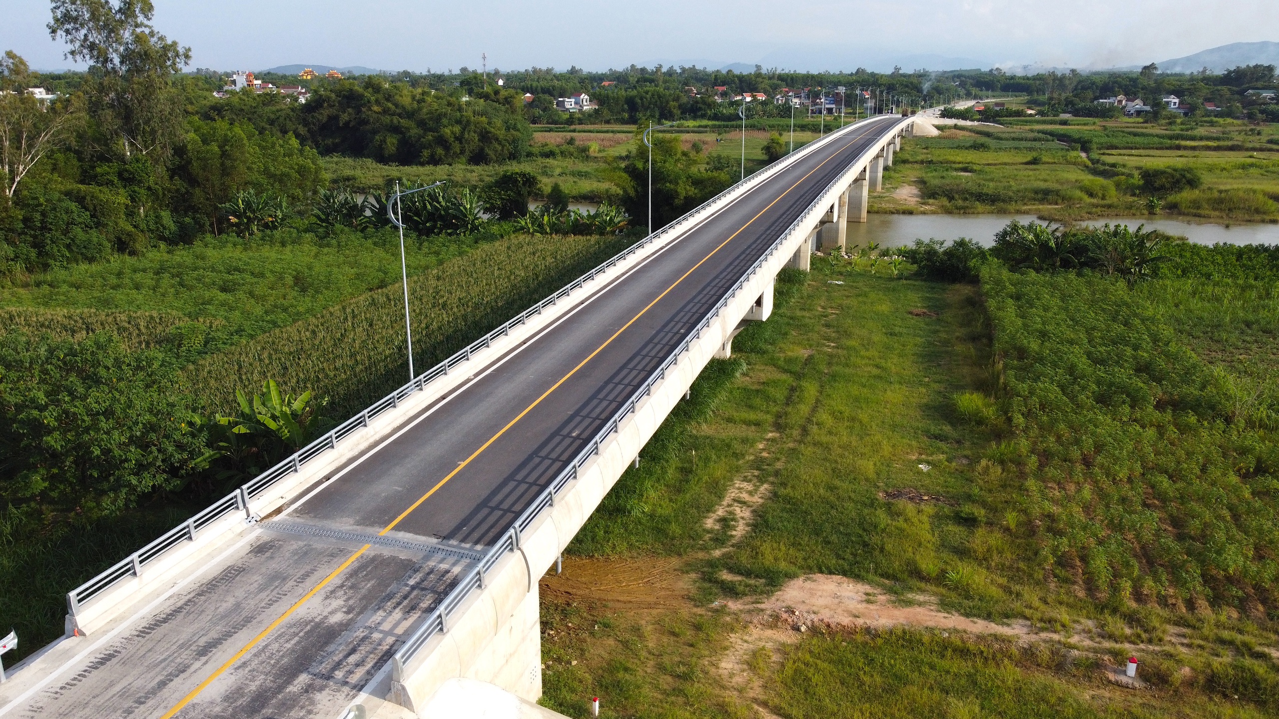 Cận cảnh cầu 150 tỷ đồng vừa ho&agrave;n th&agrave;nh ở Quảng Ng&atilde;i- Ảnh 15.