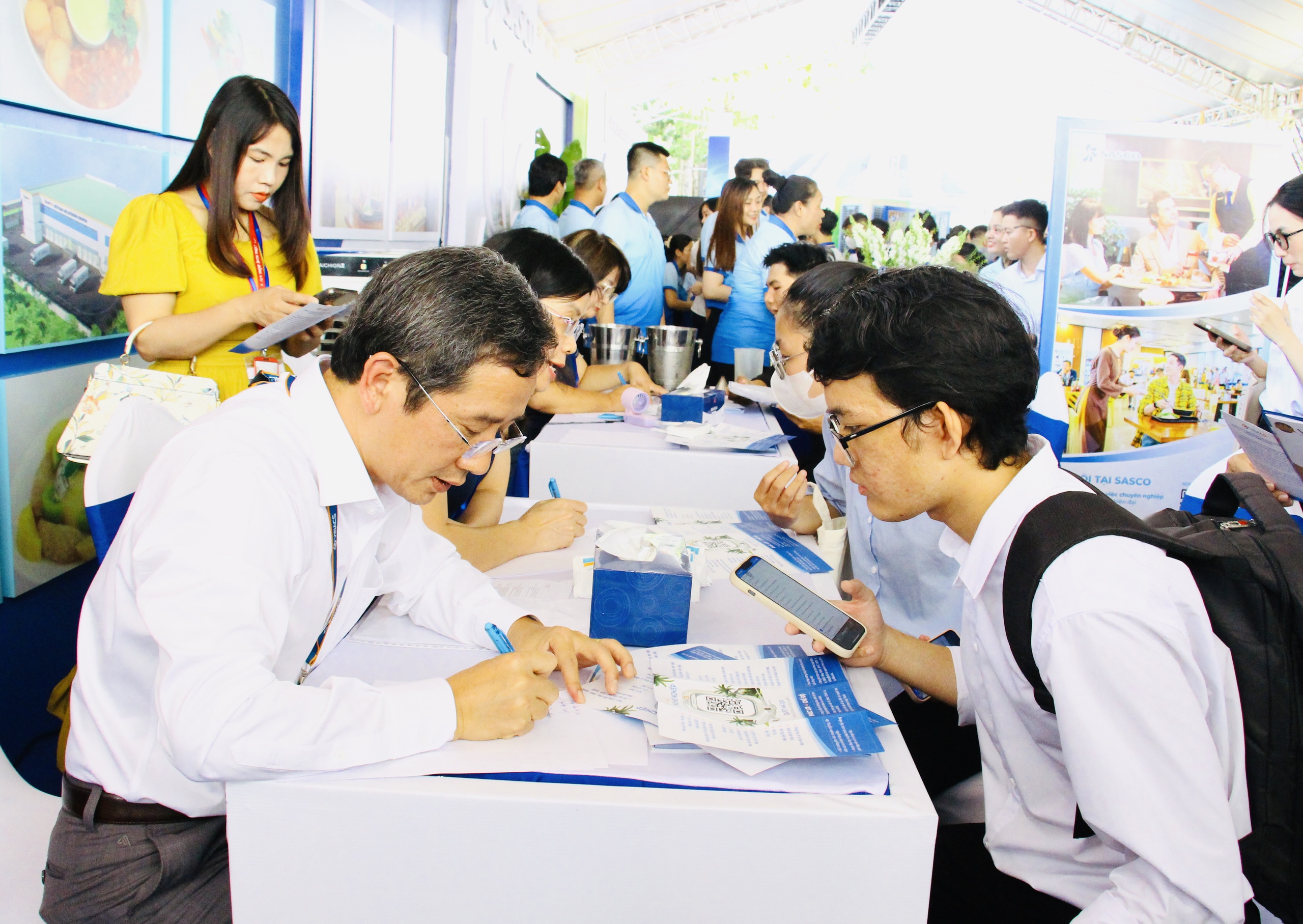 Hơn 10.000 ứng vi&ecirc;n "săn v&eacute;" t&igrave;m cơ hội cất c&aacute;nh sự nghiệp c&ugrave;ng si&ecirc;u s&acirc;n bay Long Th&agrave;nh- Ảnh 11.
