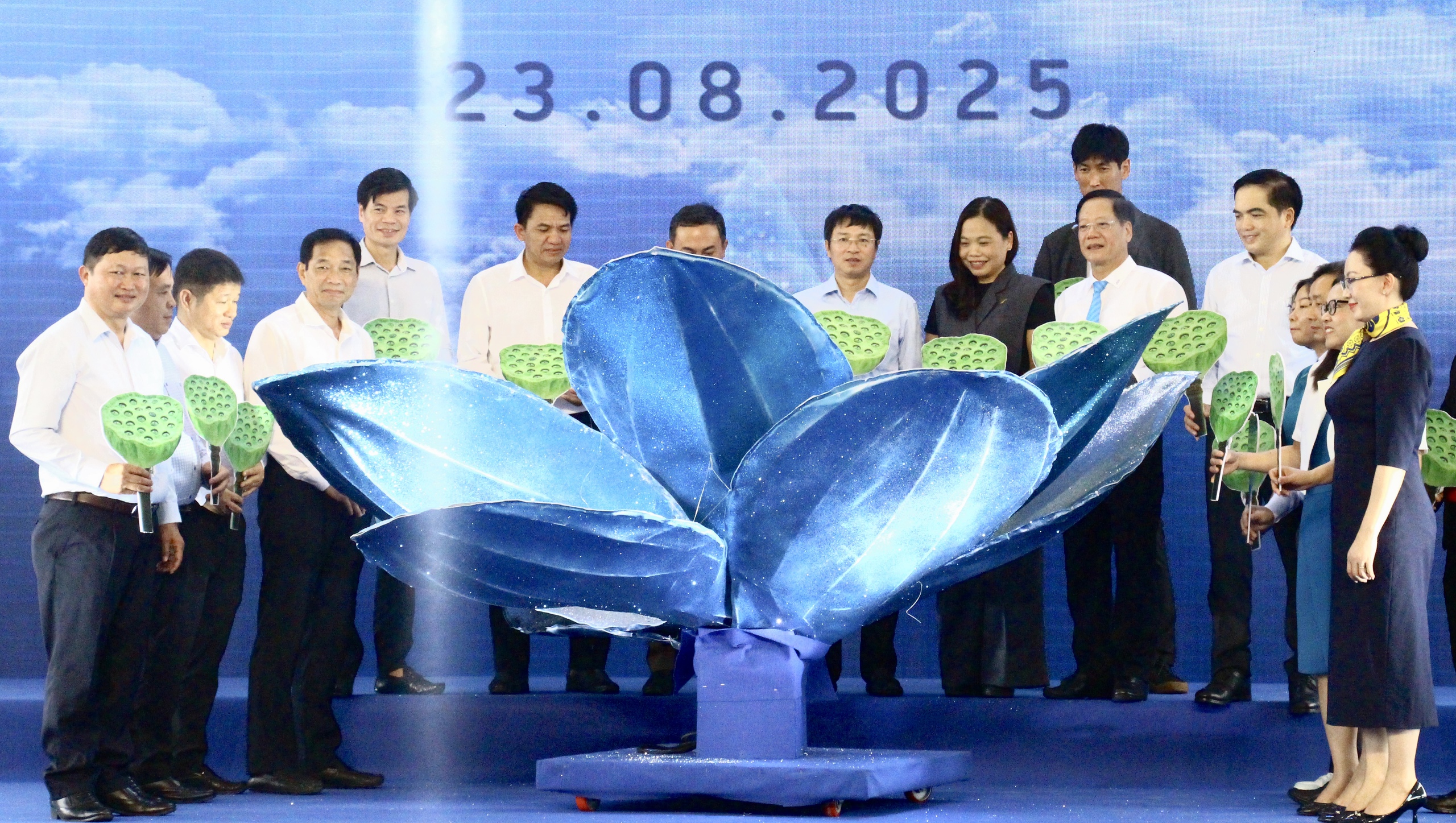 Hơn 10.000 ứng vi&ecirc;n "săn v&eacute;" t&igrave;m cơ hội cất c&aacute;nh sự nghiệp c&ugrave;ng si&ecirc;u s&acirc;n bay Long Th&agrave;nh- Ảnh 8.