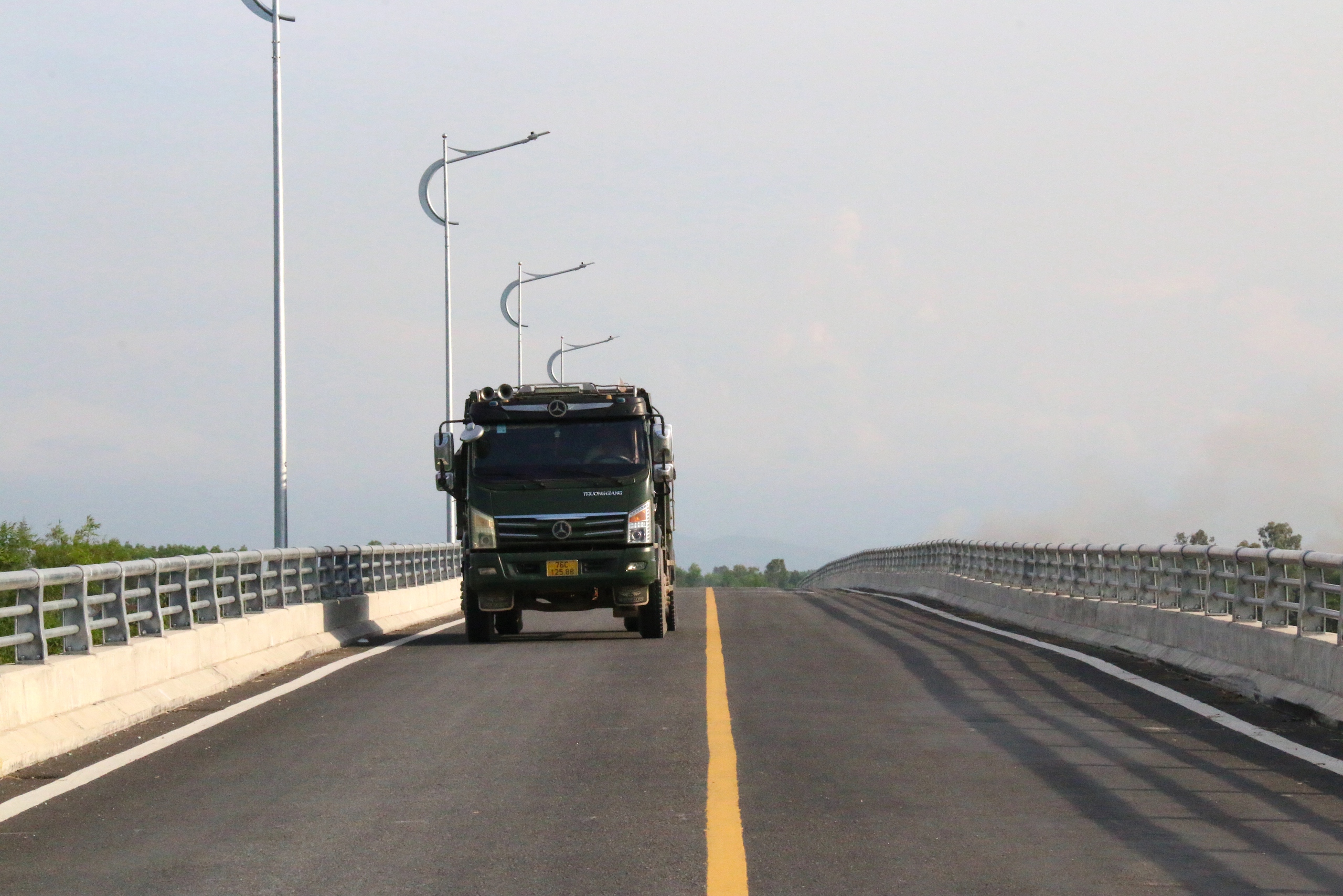 Cận cảnh cầu 150 tỷ đồng vừa ho&agrave;n th&agrave;nh ở Quảng Ng&atilde;i- Ảnh 11.