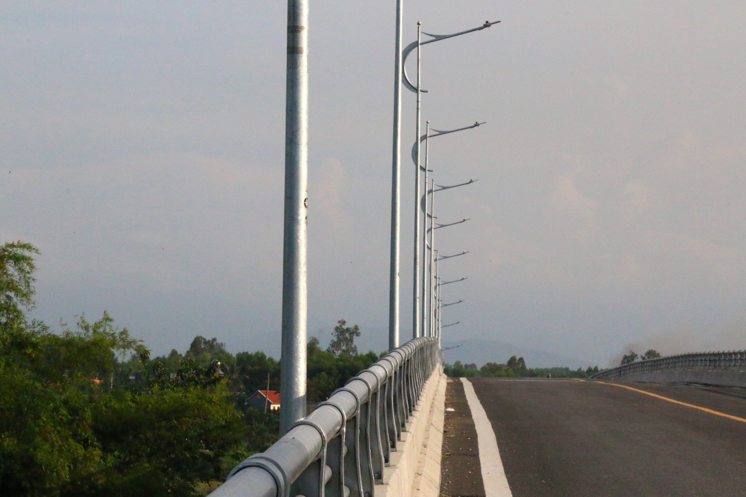 Cận cảnh cầu 150 tỷ đồng vừa ho&agrave;n th&agrave;nh ở Quảng Ng&atilde;i- Ảnh 6.