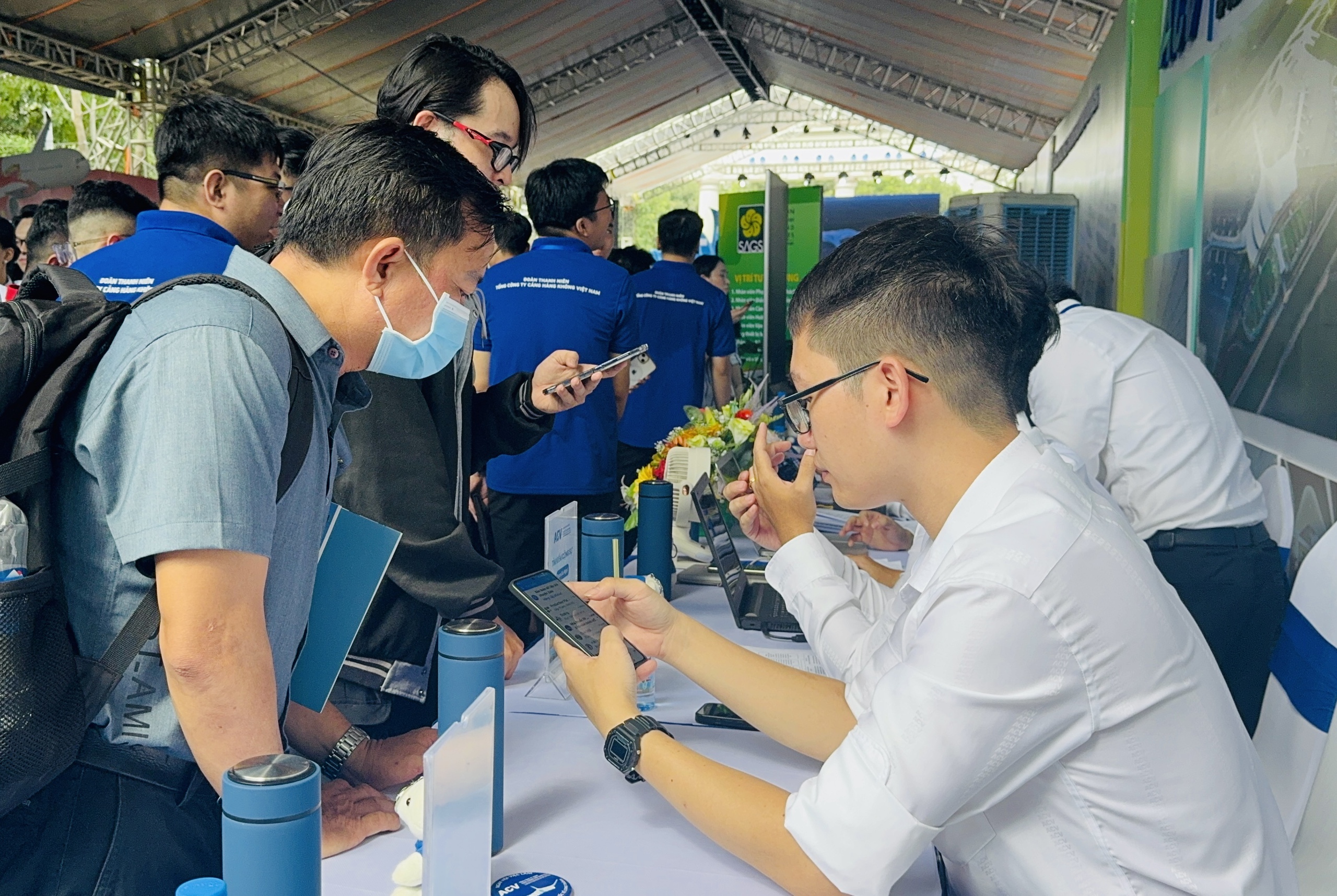 Hơn 10.000 ứng vi&ecirc;n "săn v&eacute;" t&igrave;m cơ hội cất c&aacute;nh sự nghiệp c&ugrave;ng si&ecirc;u s&acirc;n bay Long Th&agrave;nh- Ảnh 14.