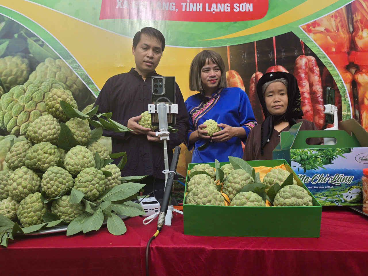 Lạng Sơn: Chủ tịch xã livestream bán na đặc sản Chi Lăng- Ảnh 1. Lạng Sơn: Chủ tịch xã livestream bán na đặc sản Chi Lăng- Ảnh 1.