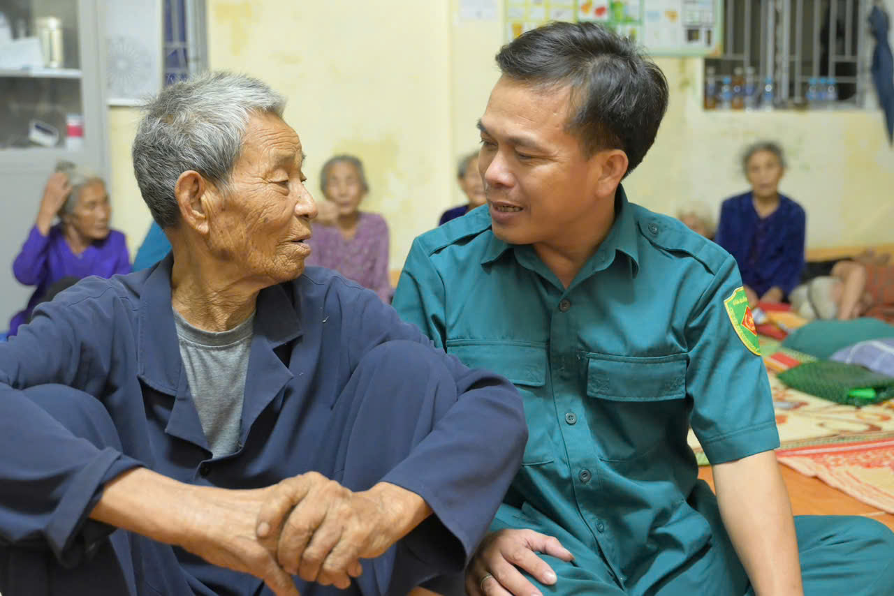 Đ&ecirc;m trắng của lực lượng tuyến đầu nơi b&agrave; con sơ t&aacute;n trước khi b&atilde;o số 5 đổ bộ- Ảnh 3.