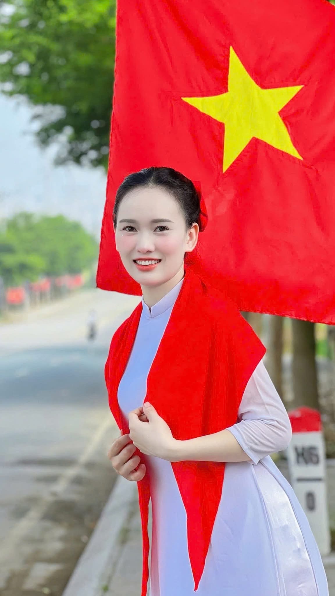 Lan tỏa t&igrave;nh y&ecirc;u đất nước qua cuộc thi "Check-in với cờ Tổ quốc" ở x&atilde; ven đ&ocirc; H&agrave; Nội- Ảnh 8.