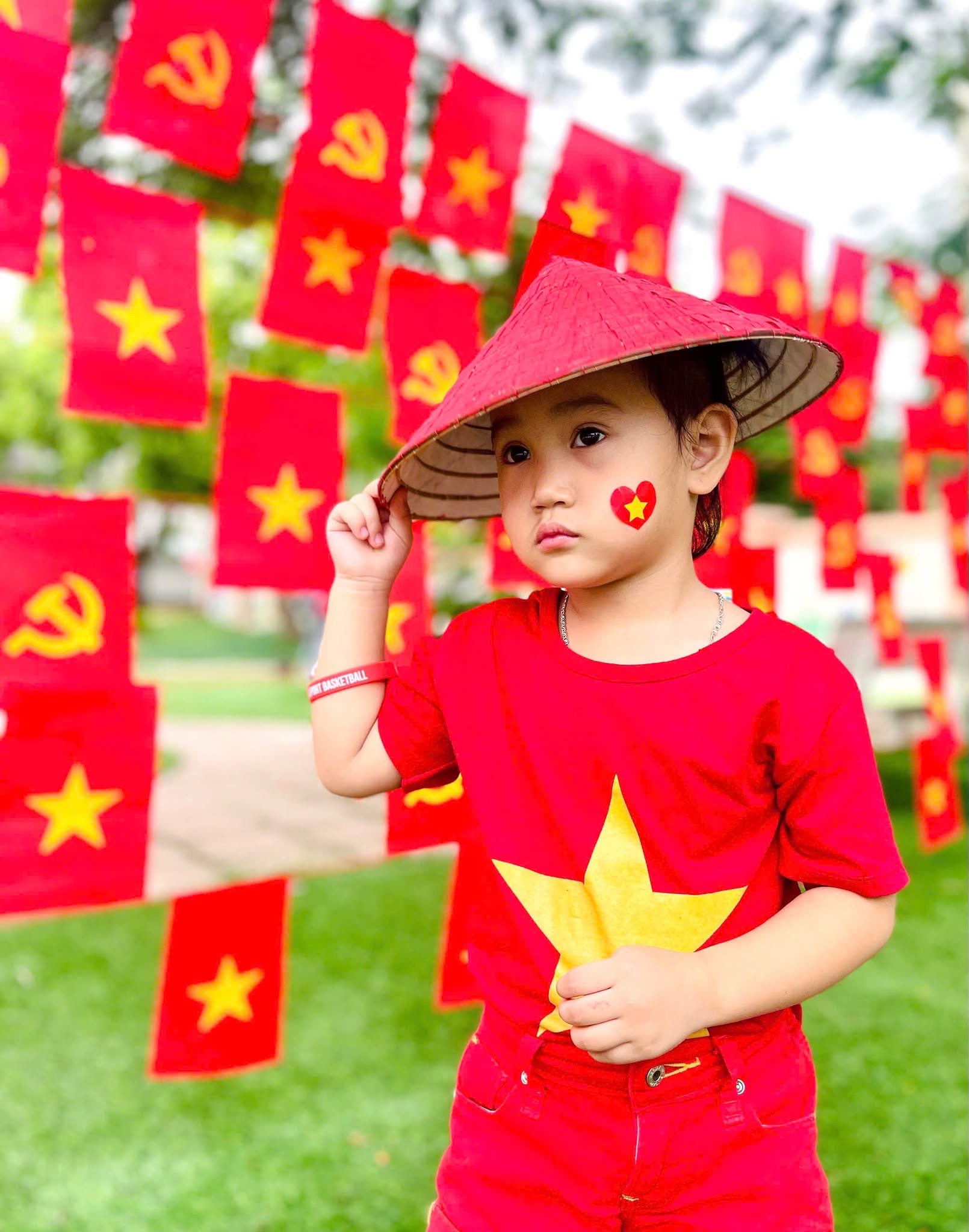 Lan tỏa t&igrave;nh y&ecirc;u đất nước qua cuộc thi "Check-in với cờ Tổ quốc" ở x&atilde; ven đ&ocirc; H&agrave; Nội- Ảnh 23.