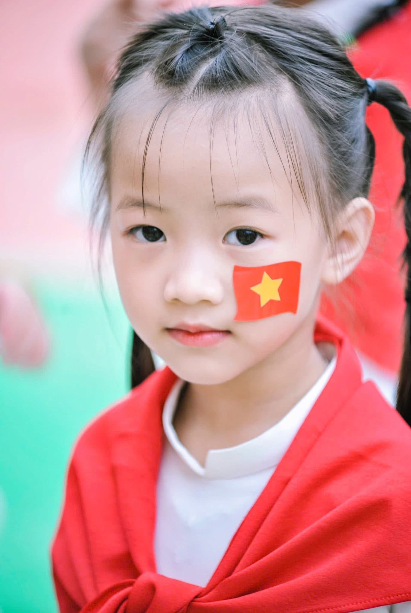 Lan tỏa t&igrave;nh y&ecirc;u đất nước qua cuộc thi "Check-in với cờ Tổ quốc" ở x&atilde; ven đ&ocirc; H&agrave; Nội- Ảnh 24.