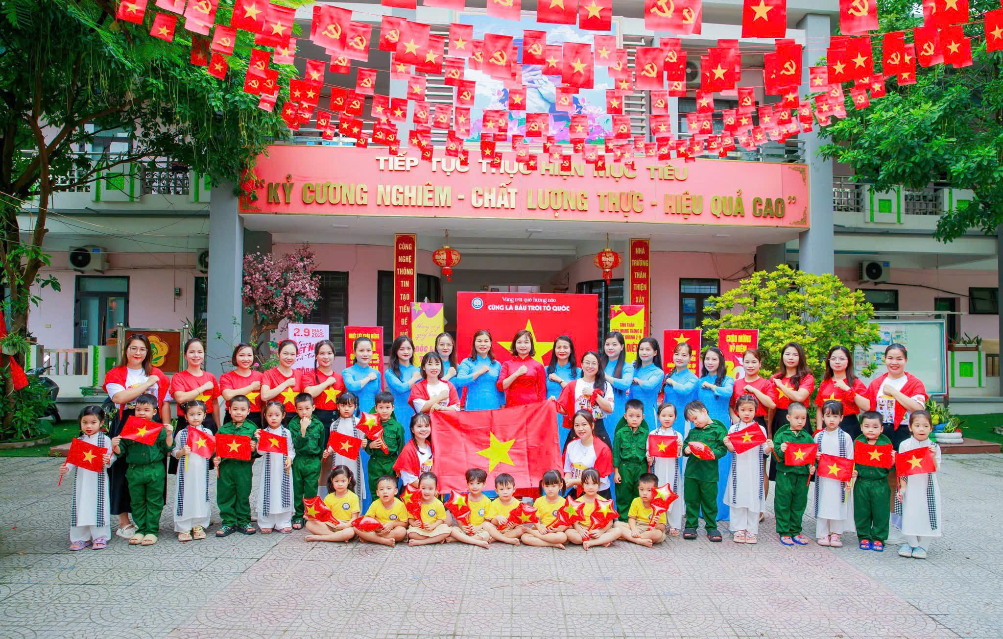 Lan tỏa t&igrave;nh y&ecirc;u đất nước qua cuộc thi "Check-in với cờ Tổ quốc" ở x&atilde; ven đ&ocirc; H&agrave; Nội- Ảnh 3.