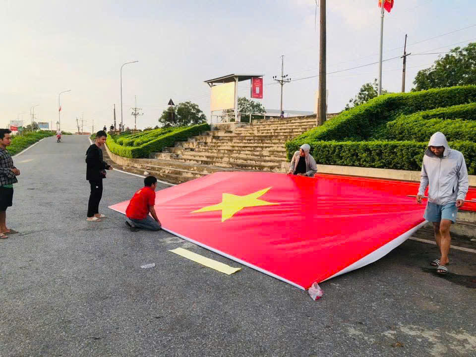 Lan tỏa t&igrave;nh y&ecirc;u đất nước qua cuộc thi "Check-in với cờ Tổ quốc" ở x&atilde; ven đ&ocirc; H&agrave; Nội- Ảnh 6.