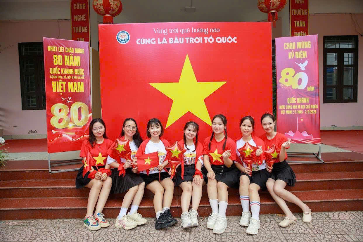 Lan tỏa t&igrave;nh y&ecirc;u đất nước qua cuộc thi "Check-in với cờ Tổ quốc" ở x&atilde; ven đ&ocirc; H&agrave; Nội- Ảnh 11.