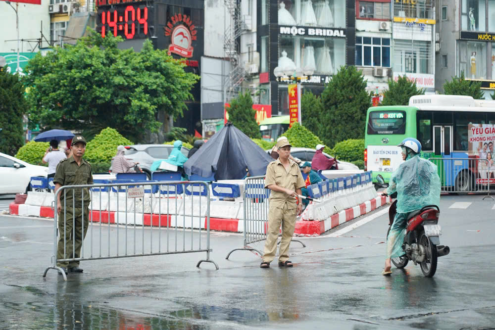Hà Nội: Siết chặt an ninh, bảo đảm an toàn tuyệt đối cho tổng hợp luyện lần 2- Ảnh 4. Hà Nội: Siết chặt an ninh, bảo đảm an toàn tuyệt đối cho tổng hợp luyện lần 2- Ảnh 4.