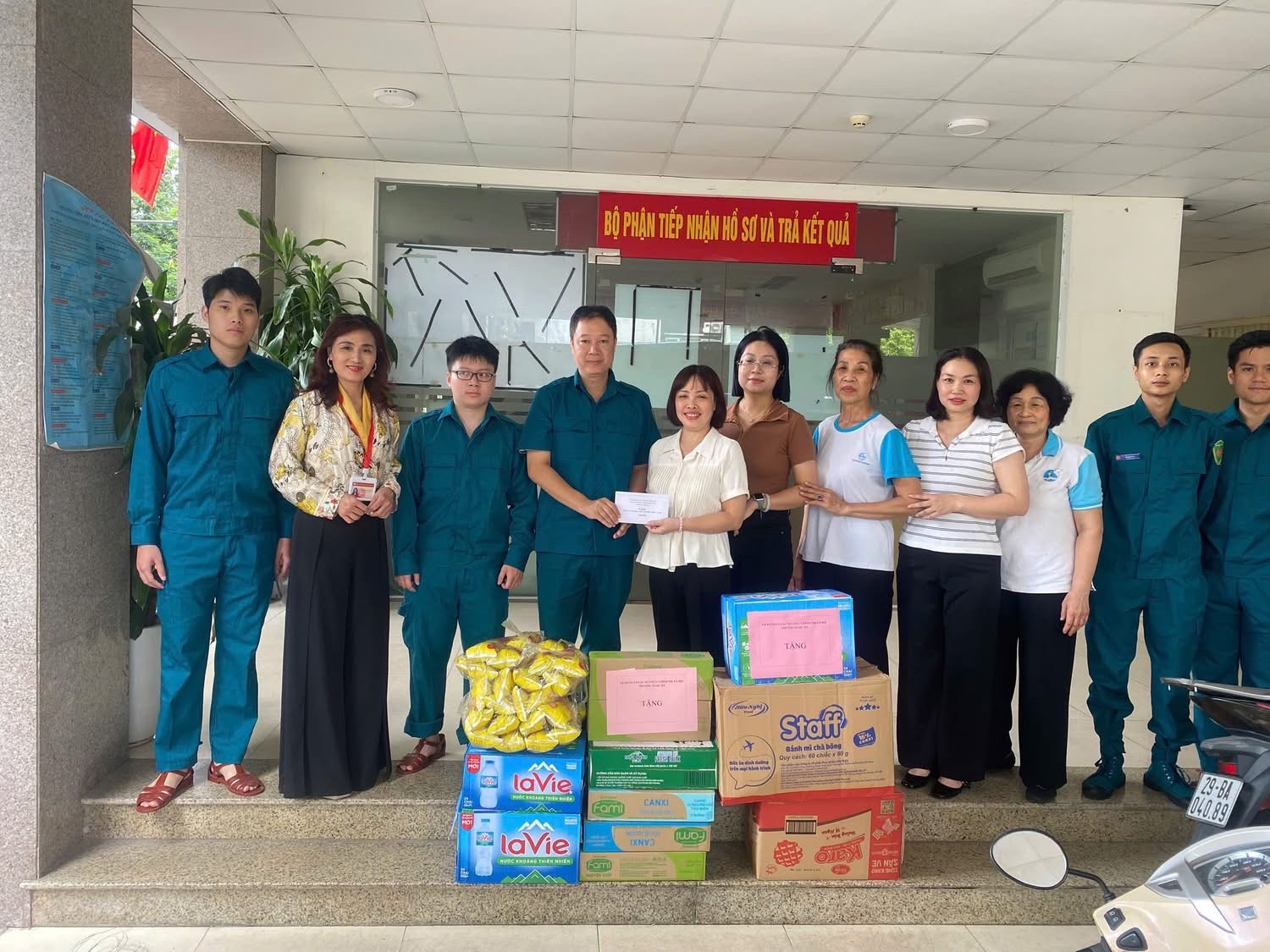 Ấm l&ograve;ng những suất ăn tiếp sức lực lượng phục vụ tổng hợp luyện diễu binh, diễu h&agrave;nh- Ảnh 11.