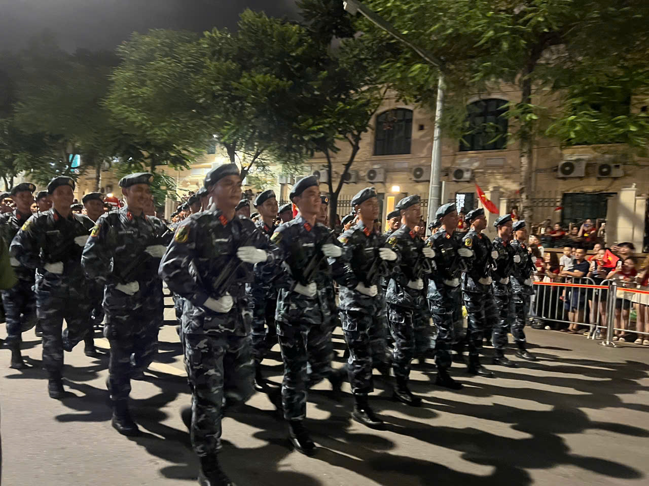 Tổng hợp luyện lần 2: Ho&agrave;n thiện đội h&igrave;nh, sẵn s&agrave;ng cho ng&agrave;y Đại lễ Quốc kh&aacute;nh 2/9- Ảnh 4.