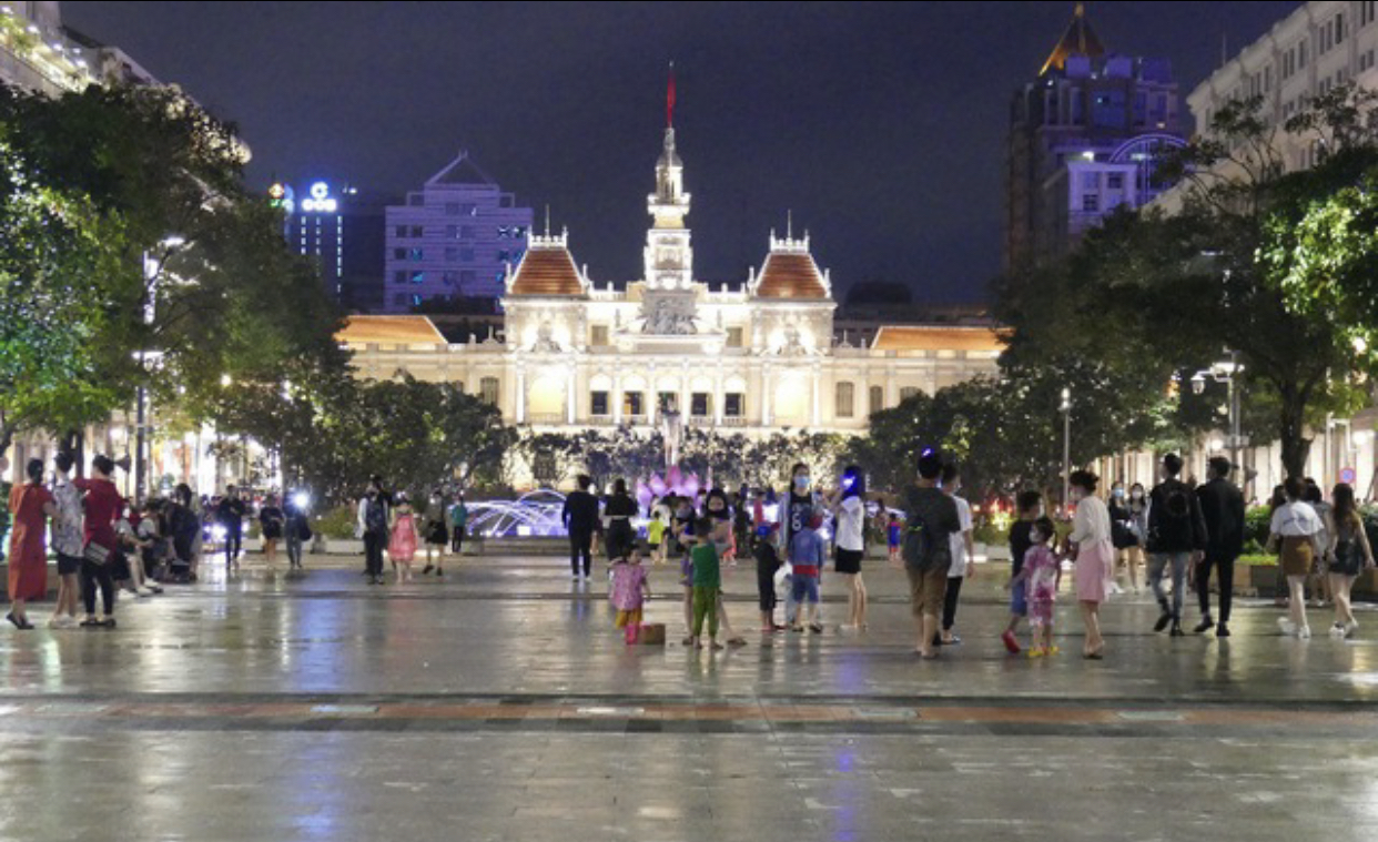 &Ocirc; t&ocirc; lưu th&ocirc;ng qua đường Nguyễn Huệ từ 25-30/8 cần ch&uacute; &yacute; điều chỉnh giao th&ocirc;ng- Ảnh 1.