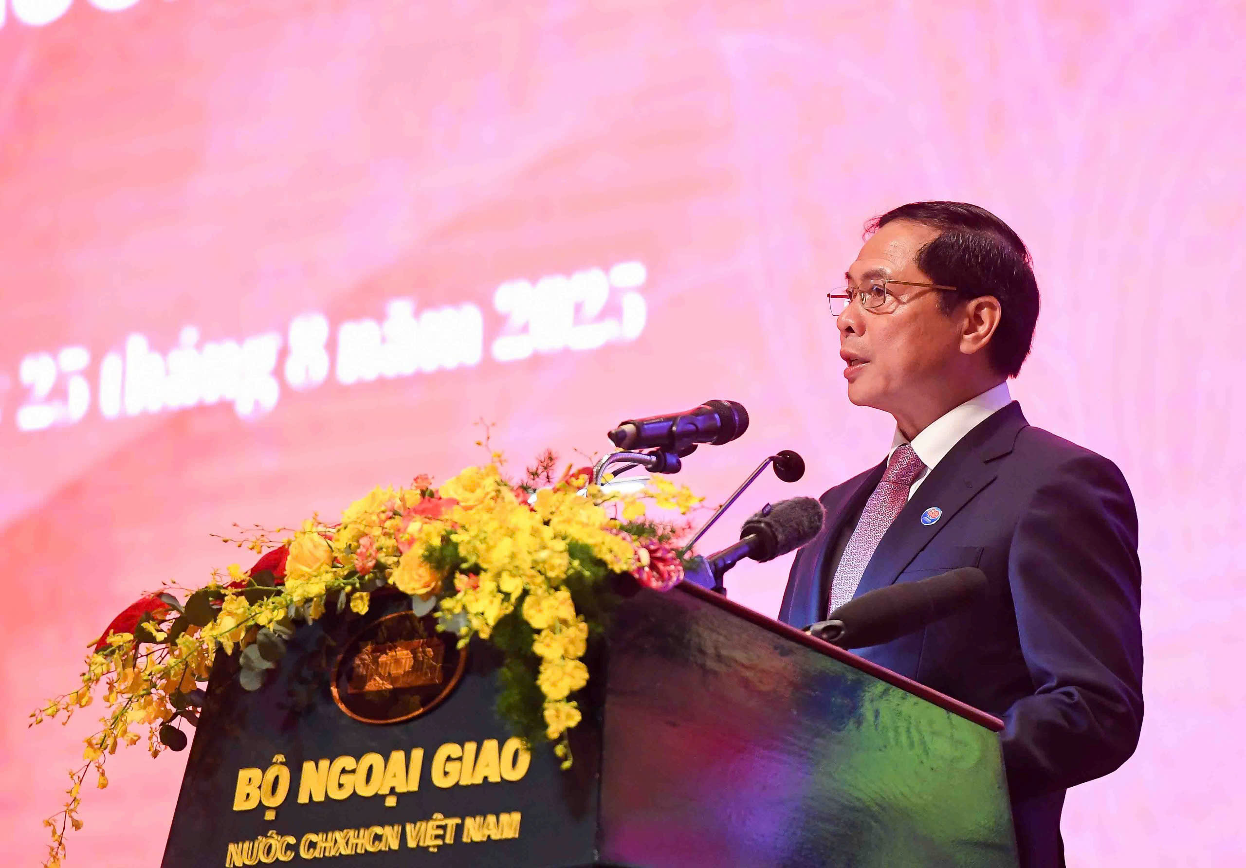 Tổng B&iacute; thư T&ocirc; L&acirc;m n&ecirc;u 5 định hướng lớn đưa ng&agrave;nh Ngoại giao ho&agrave;n th&agrave;nh sứ mệnh lịch sử- Ảnh 4.