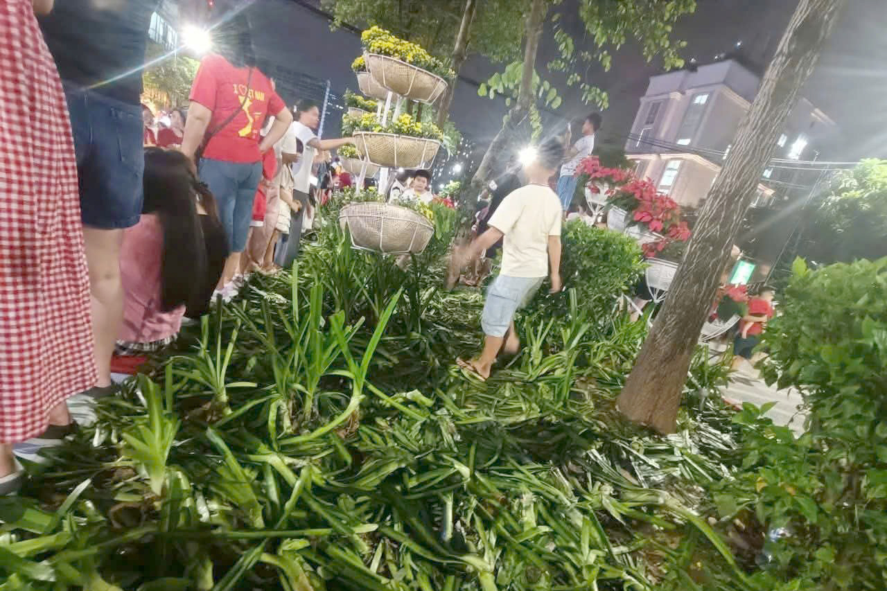 Xử l&yacute; nghi&ecirc;m c&aacute;c h&agrave;nh vi g&acirc;y mất trật tự khi xem tổng hợp luyện diễu binh, diễu h&agrave;nh- Ảnh 2.
