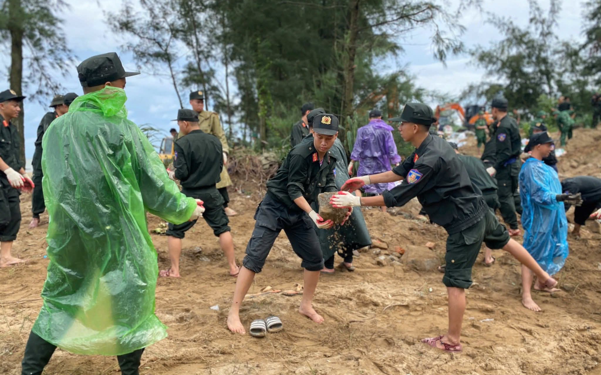 B&atilde;o số 5: H&agrave; Tĩnh, Nghệ An, Thanh H&oacute;a mưa lớn đường ngập, Quảng Trị sơ t&aacute;n 250.000 người