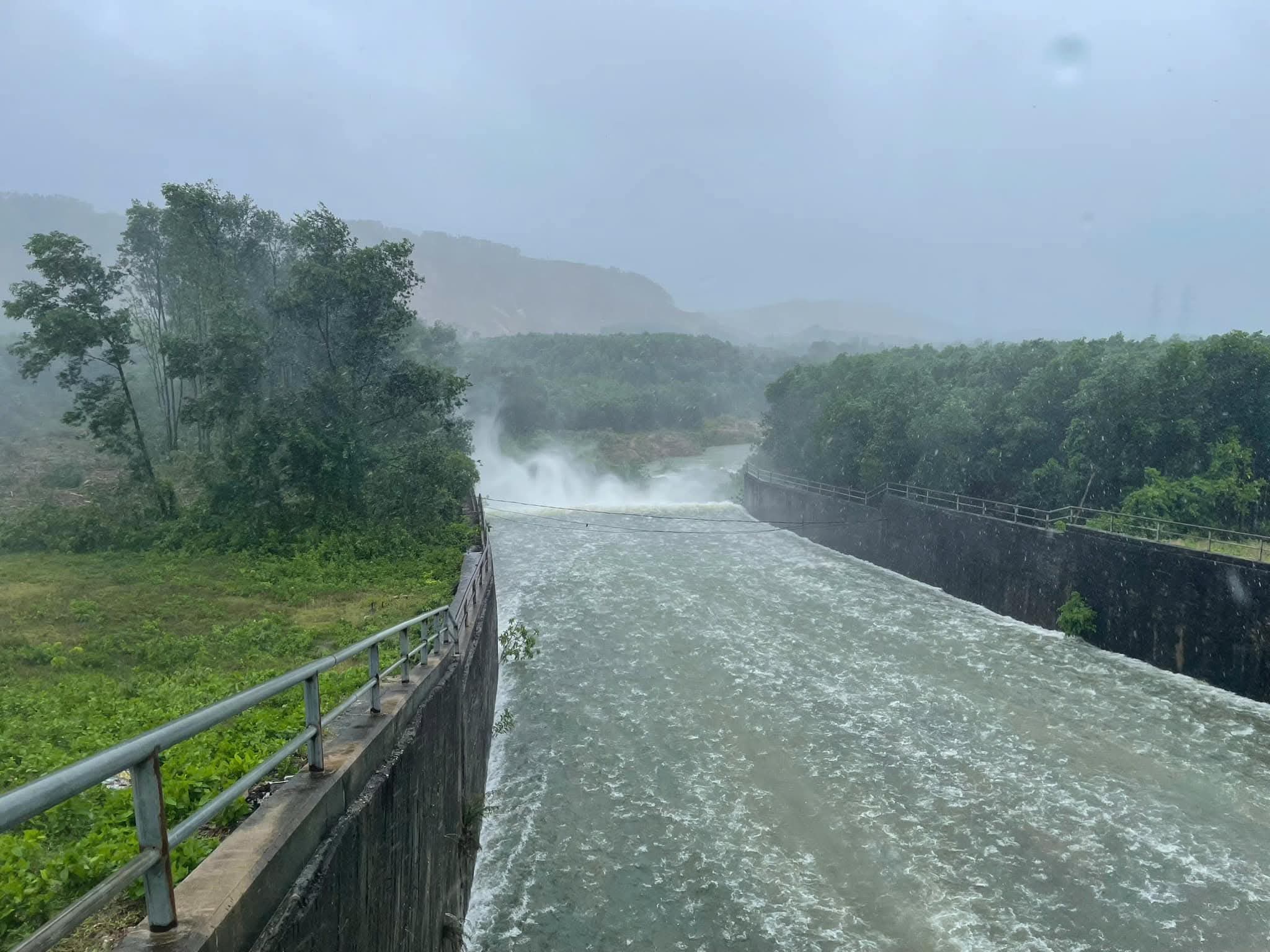 H&agrave; Tĩnh: Chủ động xả tr&agrave;n 9 hồ chứa, đảm bảo an to&agrave;n khi mưa lớn- Ảnh 2.