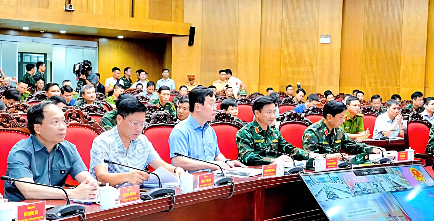 B&atilde;o số 5: Người d&acirc;n Nghệ An - H&agrave; Tĩnh được khuyến c&aacute;o kh&ocirc;ng ra đường từ 11h trưa nay- Ảnh 2.