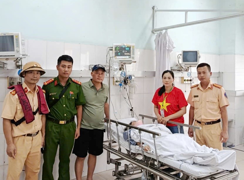 Hải Ph&ograve;ng: Kịp thời cứu sống một phụ nữ nhảy cầu tự tử- Ảnh 1.