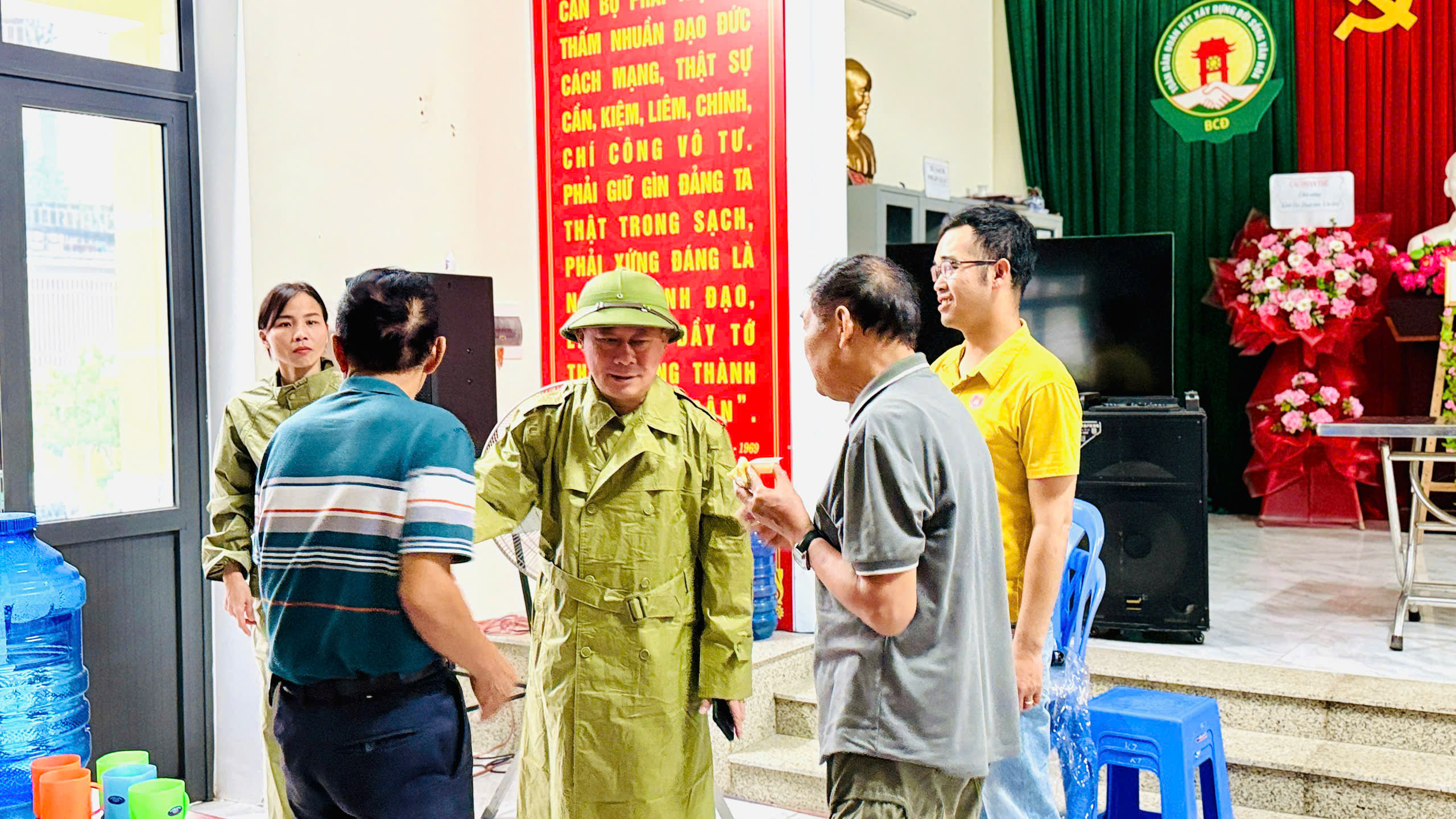 Nghệ An: Những suất cơm ấm t&igrave;nh nơi tr&aacute;nh tr&uacute; b&atilde;o- Ảnh 11.