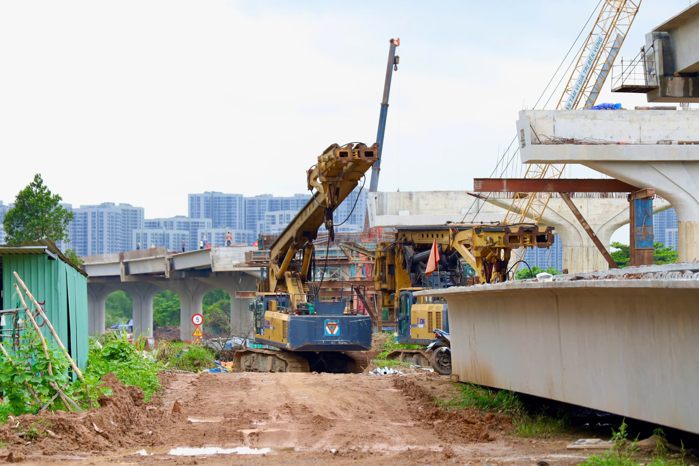 Gỡ n&uacute;t thắt hạ tầng để kịp tiến độ khai th&aacute;c s&acirc;n bay Long Th&agrave;nh năm 2026- Ảnh 7.