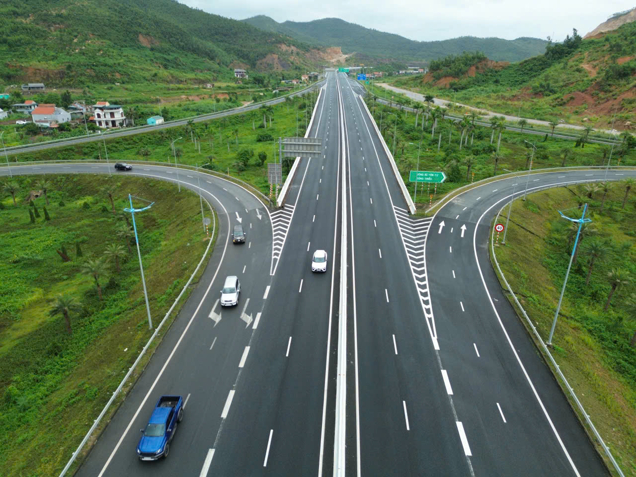 Quảng Ninh: Bứt phá nhờ hệ thống cao tốc hoàn chỉnh- Ảnh 3. Quảng Ninh: Bứt phá nhờ hệ thống cao tốc hoàn chỉnh- Ảnh 3.