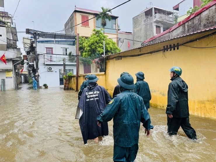 H&agrave; Nội: V&ugrave;ng ven đ&ocirc; nước ngập trắng trời, ch&iacute;nh quyền chủ động hỗ trợ người d&acirc;n- Ảnh 10.