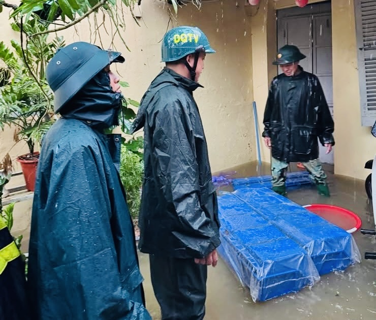 H&agrave; Nội: V&ugrave;ng ven đ&ocirc; nước ngập trắng trời, ch&iacute;nh quyền chủ động hỗ trợ người d&acirc;n- Ảnh 11.