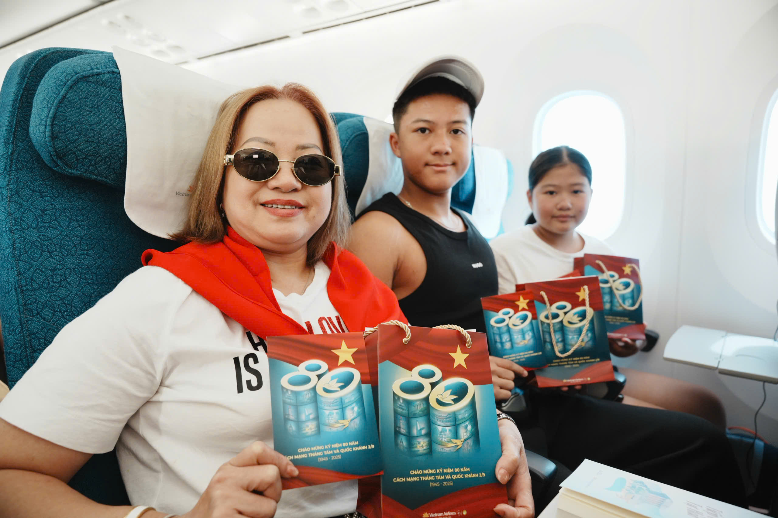 Chuyến bay &ldquo;Cất c&aacute;nh tự h&agrave;o Việt Nam&rdquo; kỷ niệm 80 năm Quốc kh&aacute;nh 2/9- Ảnh 10.