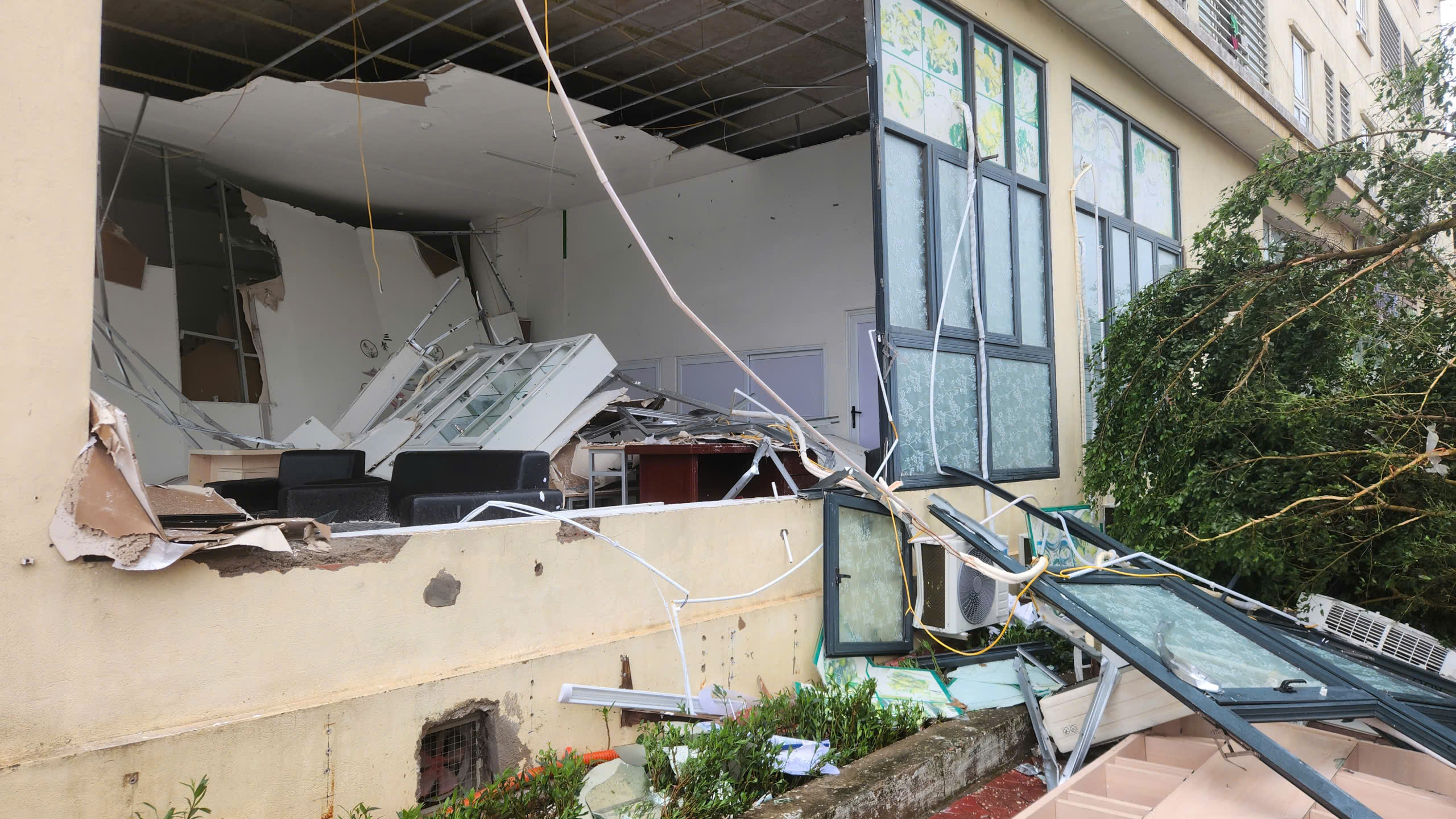 Những thiệt hại ban đầu khi b&atilde;o số 5 đi qua- Ảnh 14.