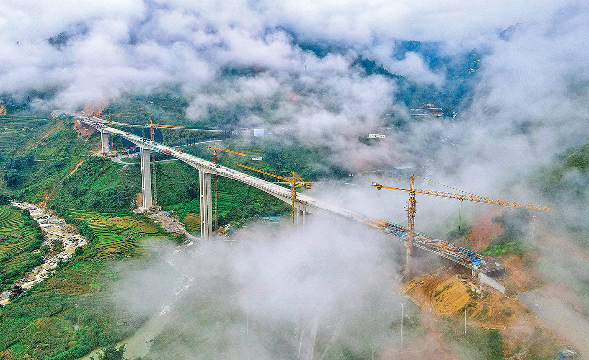 &ldquo;Qua s&ocirc;ng bắc cầu, qua n&uacute;i kho&eacute;t n&uacute;i&rdquo; x&acirc;y cầu, hầm ngh&igrave;n tỷ- Ảnh 1.