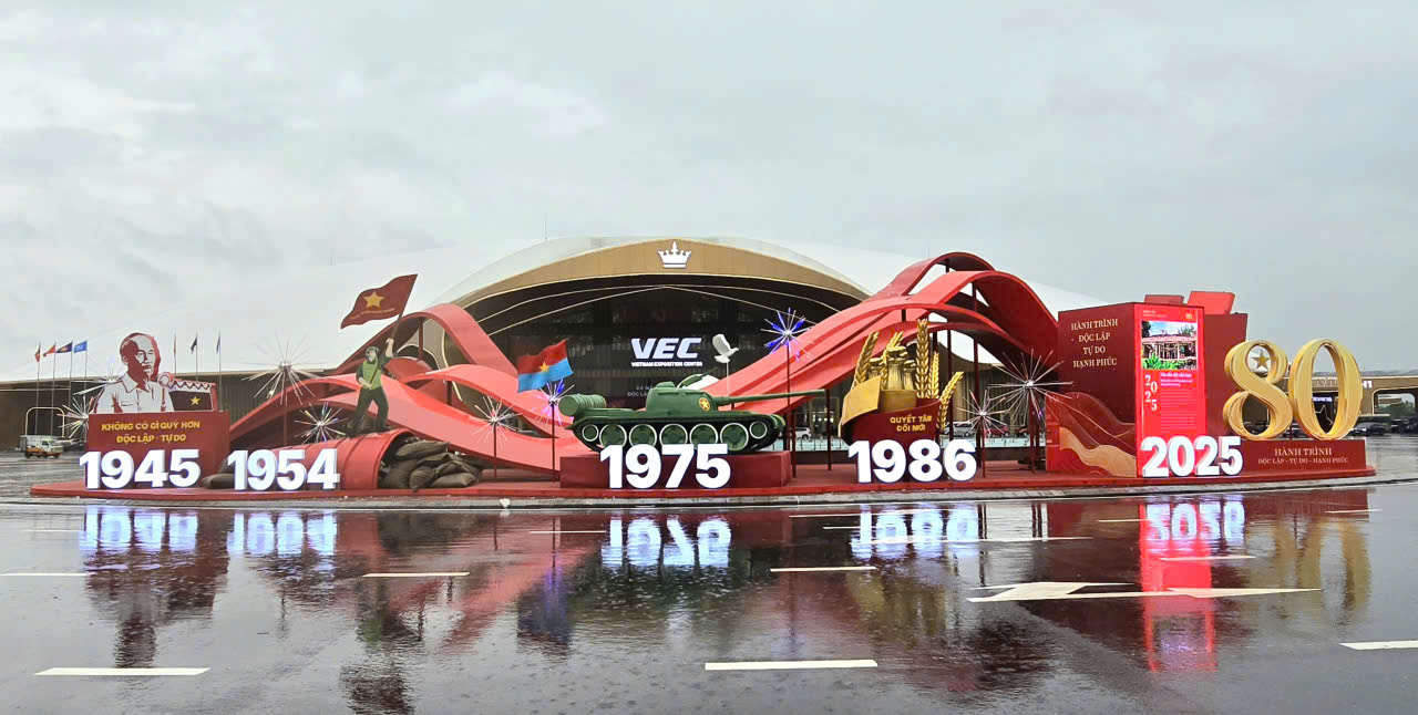 Tự h&agrave;o được g&oacute;p sức cho triển l&atilde;m trưng b&agrave;y th&agrave;nh tựu 80 năm của ng&agrave;nh X&acirc;y dựng- Ảnh 1.