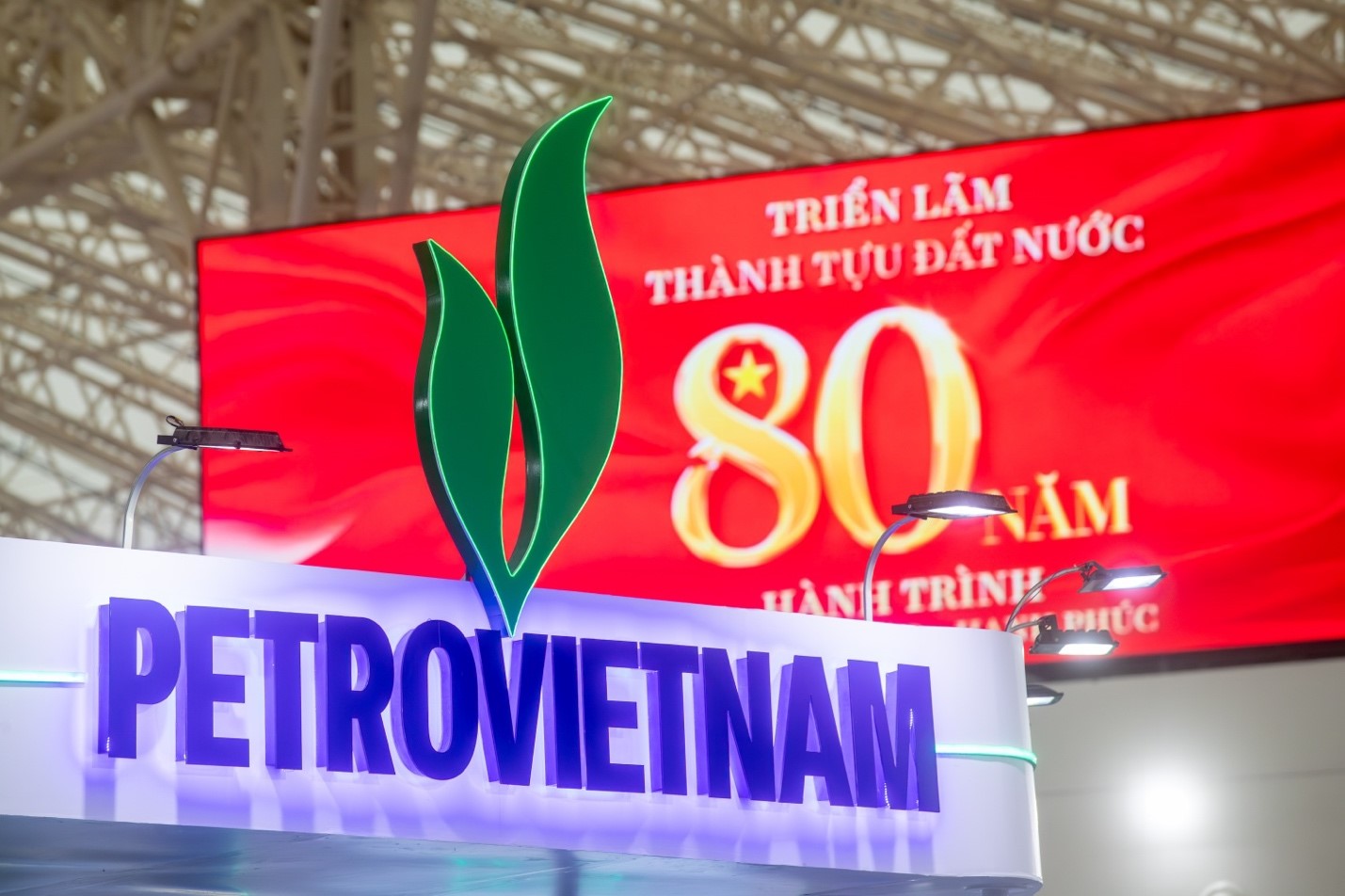 "Petrovietnam - Giữ lửa di sản, kiến tạo năng lượng quốc gia"- Ảnh 2.