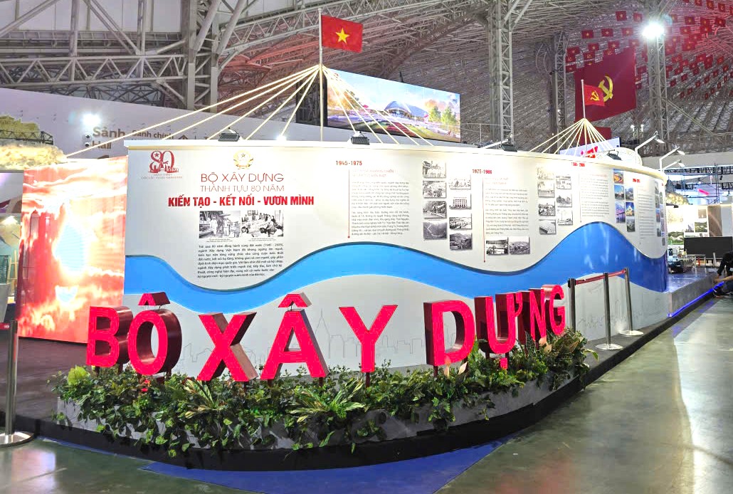 Tự h&agrave;o được g&oacute;p sức cho triển l&atilde;m trưng b&agrave;y th&agrave;nh tựu 80 năm của ng&agrave;nh X&acirc;y dựng- Ảnh 2.