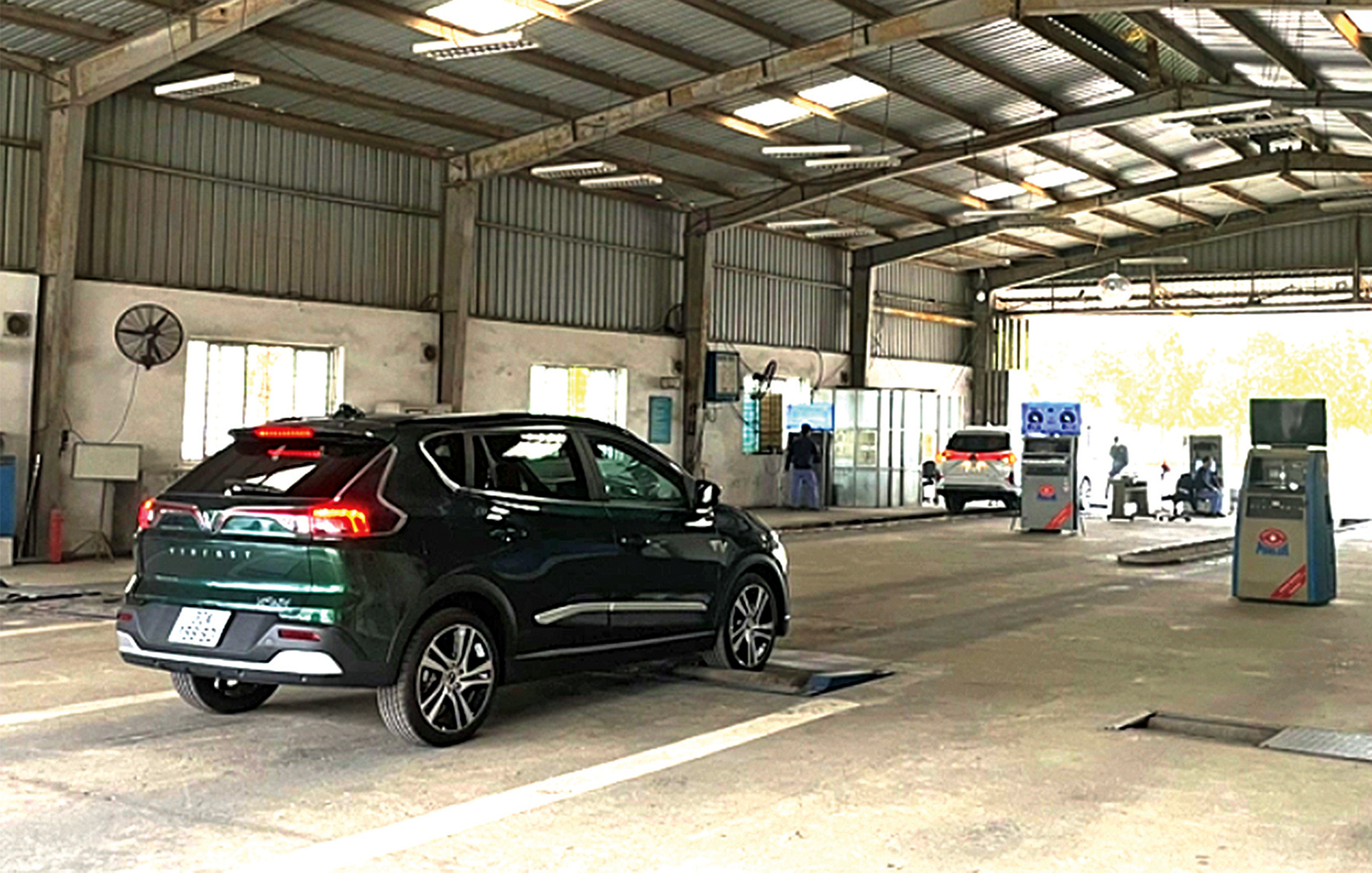 Đăng kiểm chạy đ&agrave; trước kỷ nguy&ecirc;n xe điện, xe tự l&aacute;i- Ảnh 1.